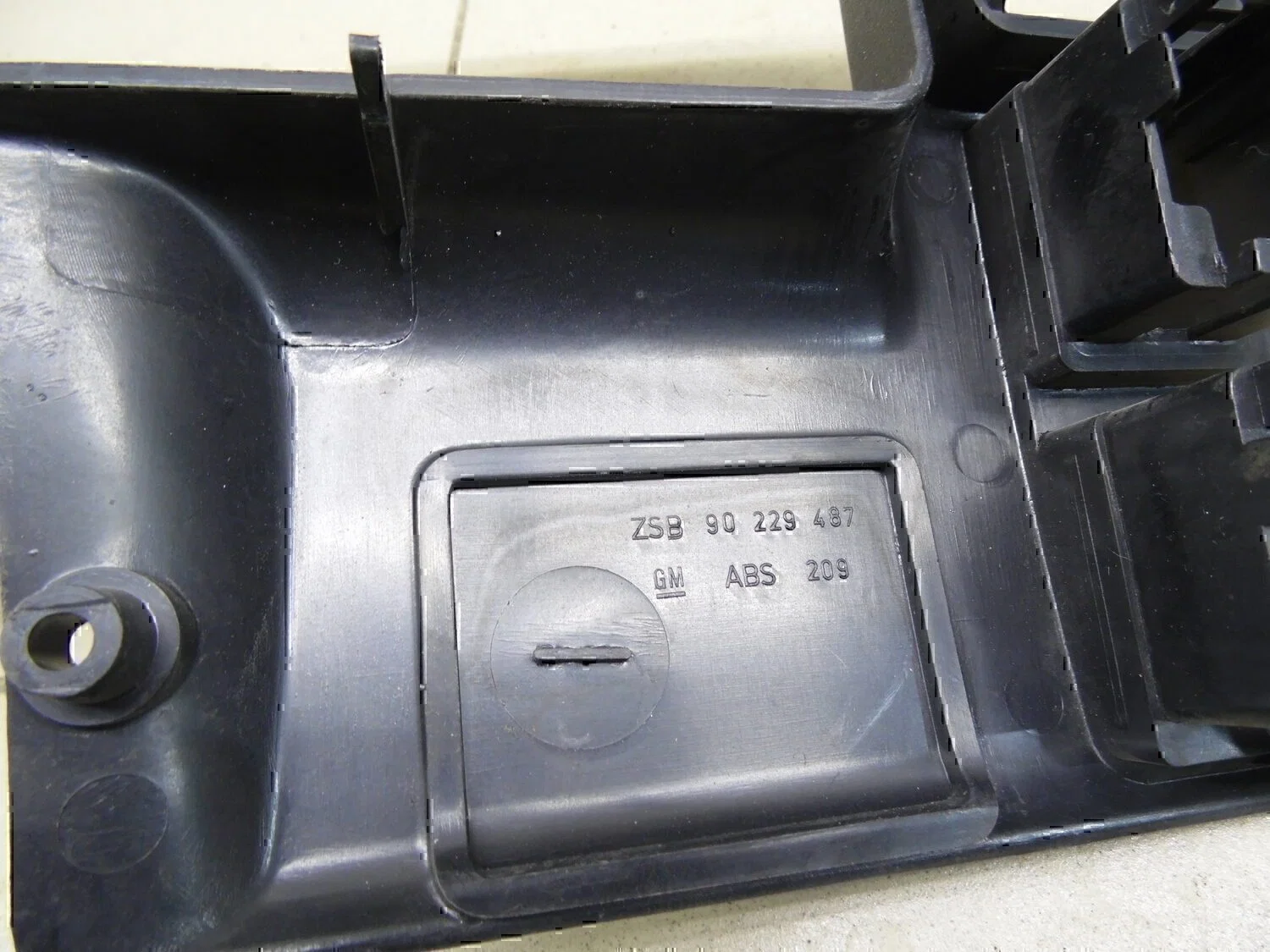 Накладка (кузов внутри) OPEL Omega A 1986-1994 - миниатюра 2