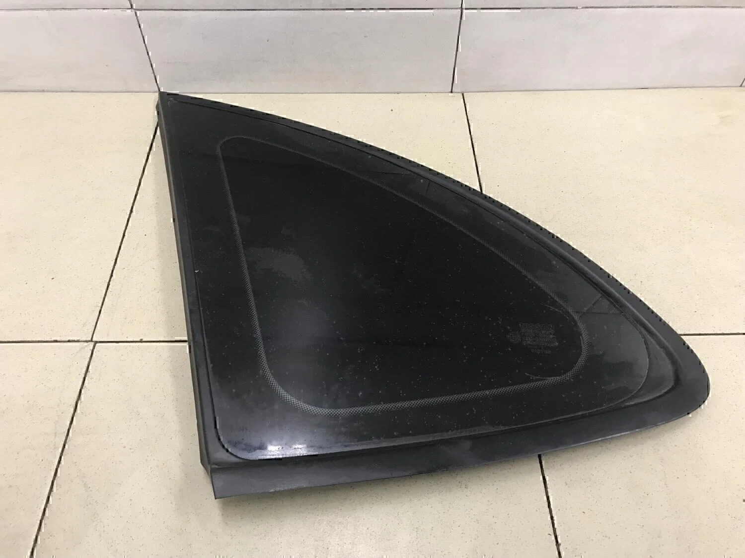 Стекло кузовное глухое левое NISSAN Almera Tino 2000-2006 - миниатюра 2