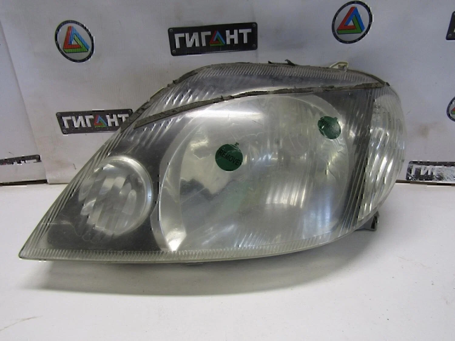 Фара левая TOYOTA CorollaVerso 2001-2004