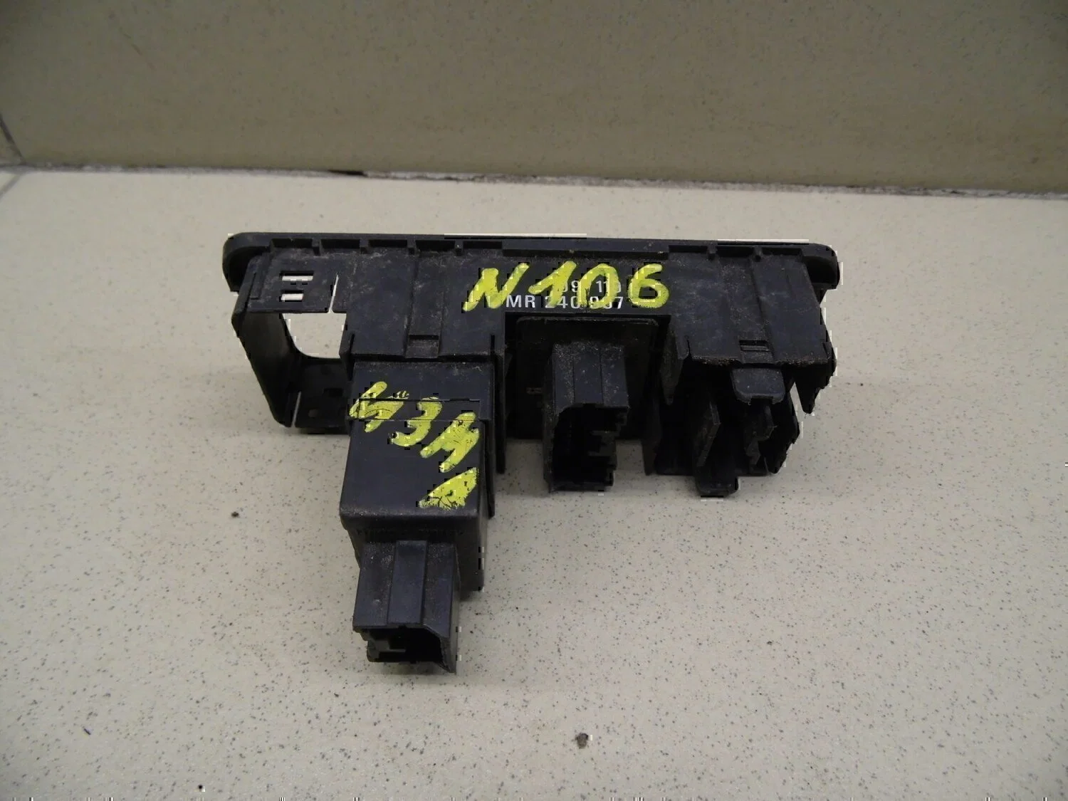 Накладка декоративная MITSUBISHI Carisma (DA) 1999-2003 - миниатюра 5