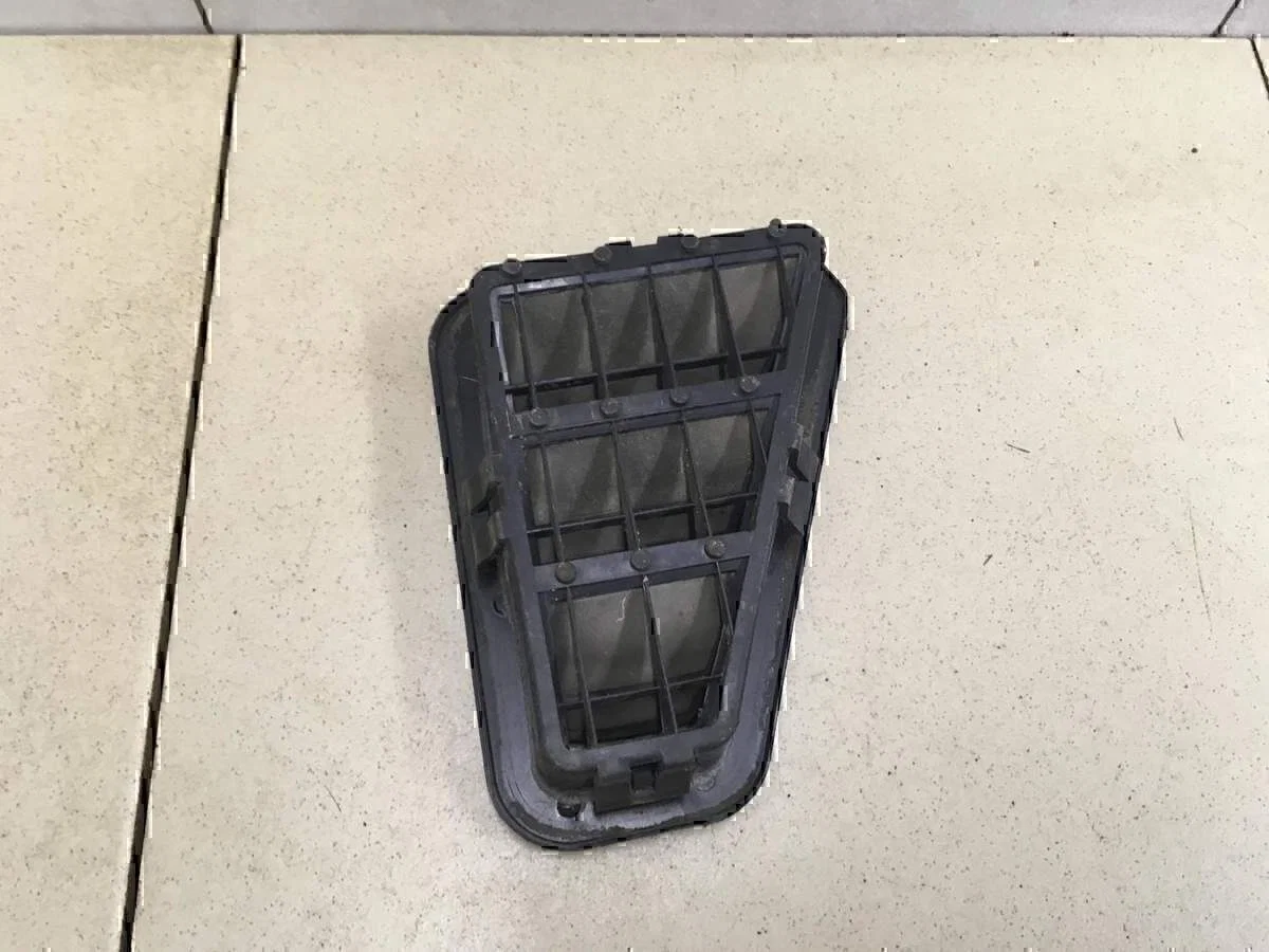 Решетка вентиляционная VW Pointer/Golf BR 2004-2009 - миниатюра 2