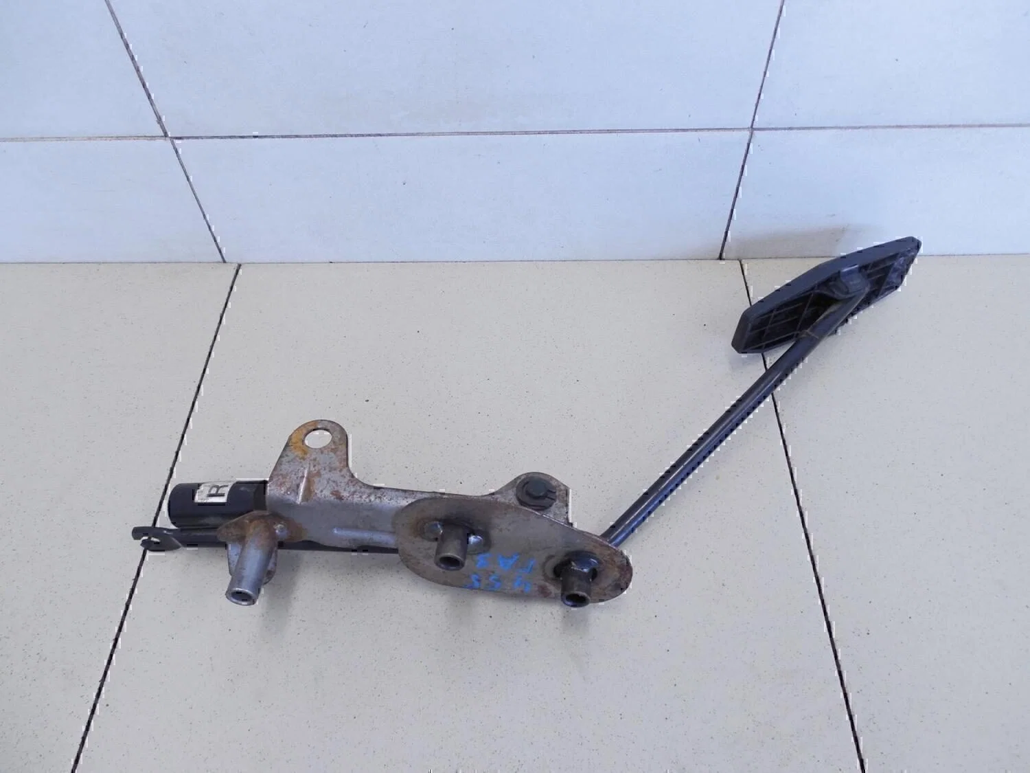 Педаль газа MAZDA 626 (GE) 1992-1997 - миниатюра 3