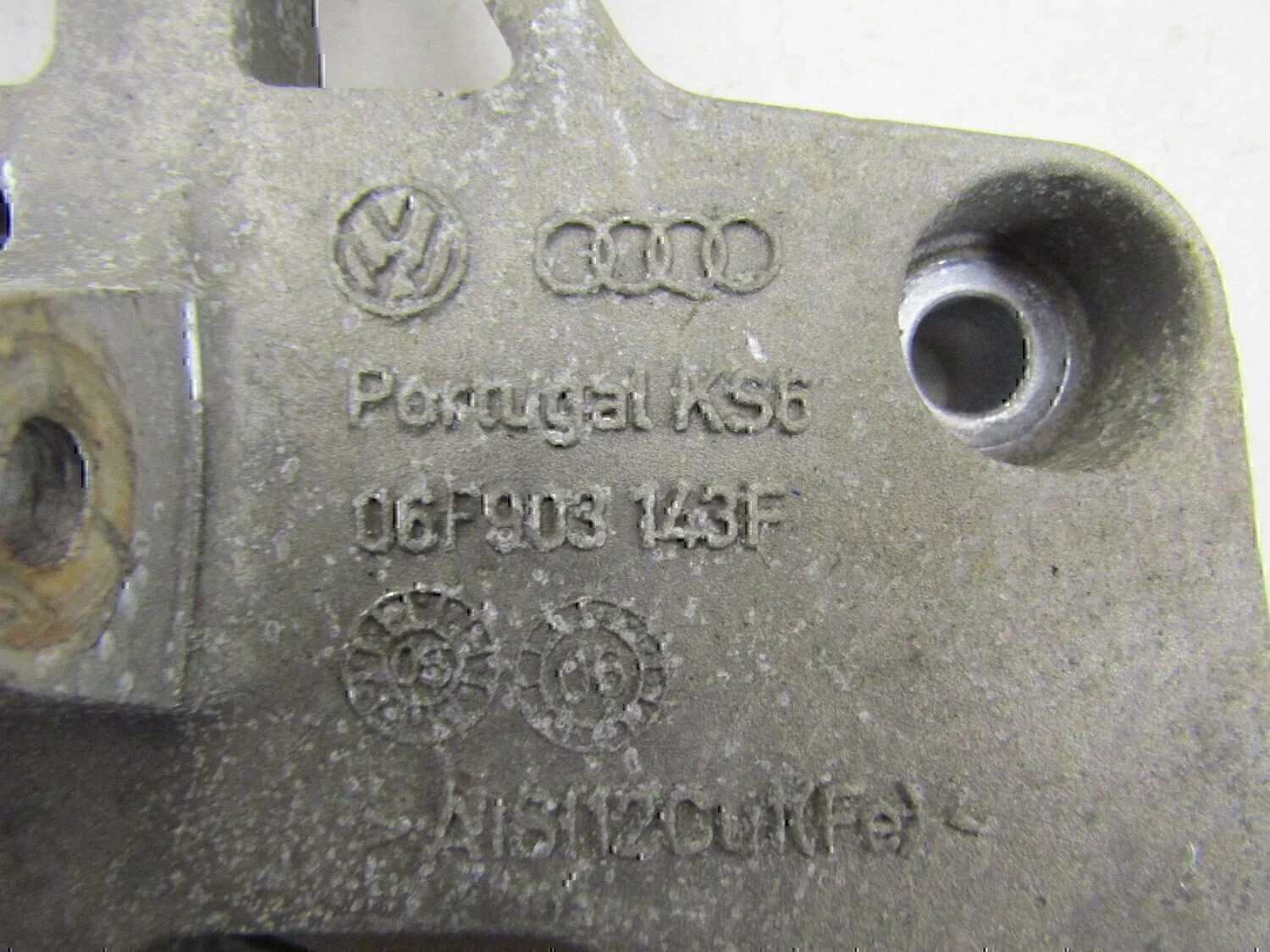 Кронштейн генератора VW Passat [B6] 2005-2010 - миниатюра 5