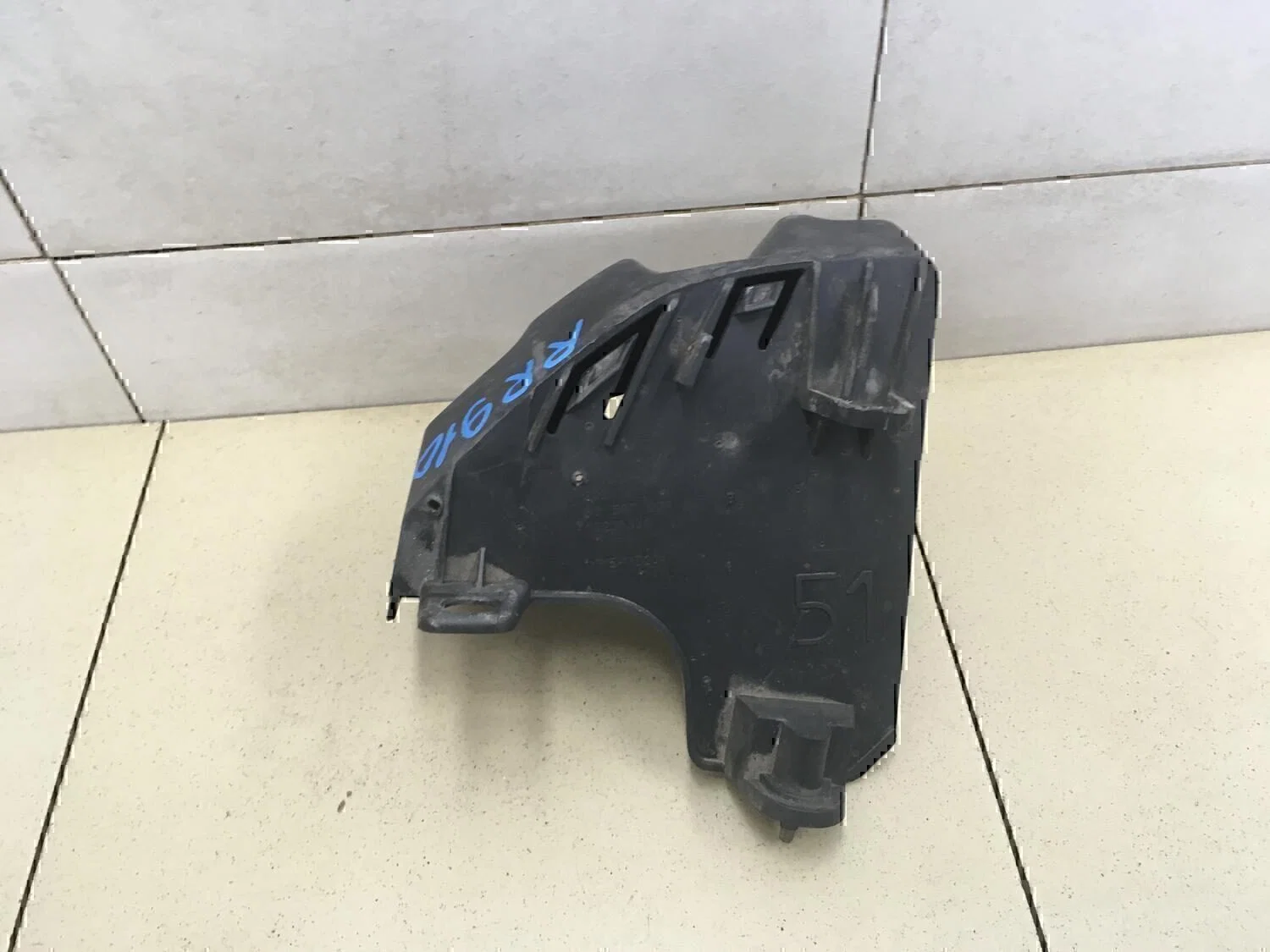 кронштейн заднего бампера Peugeot-Citroen C4 2005-2011 - миниатюра 2