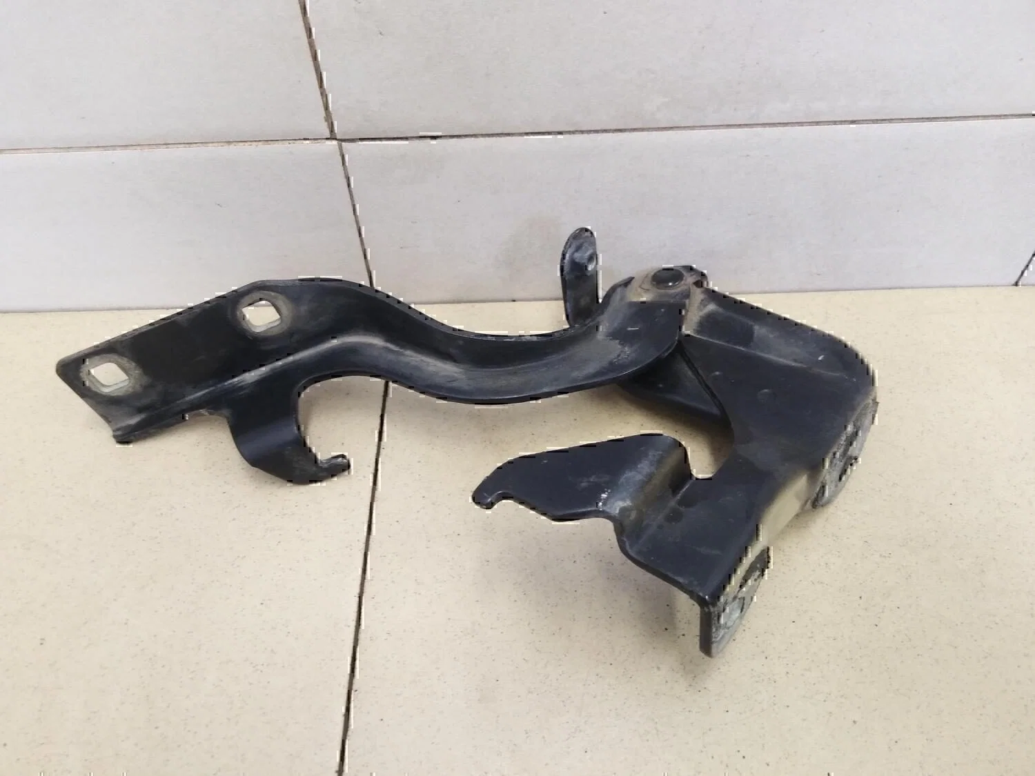 Петля капота правая Chevrolet Captiva (C100) 2006-2010 - миниатюра 2