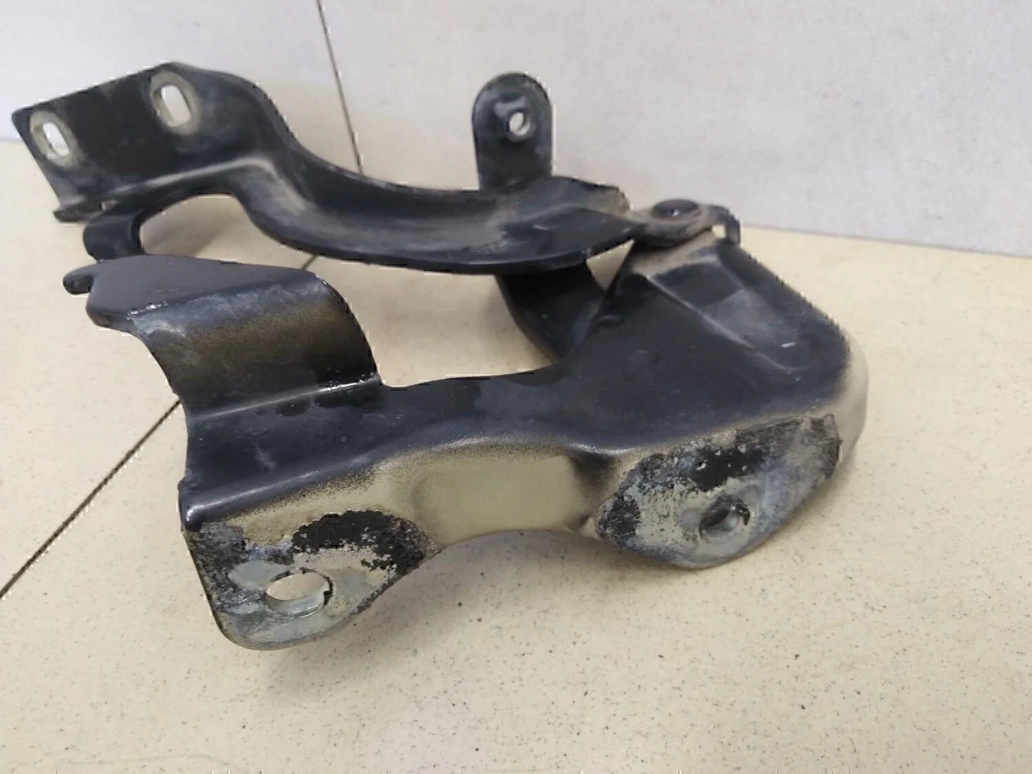 Петля капота правая Chevrolet Captiva (C100) 2006-2010 - миниатюра 3