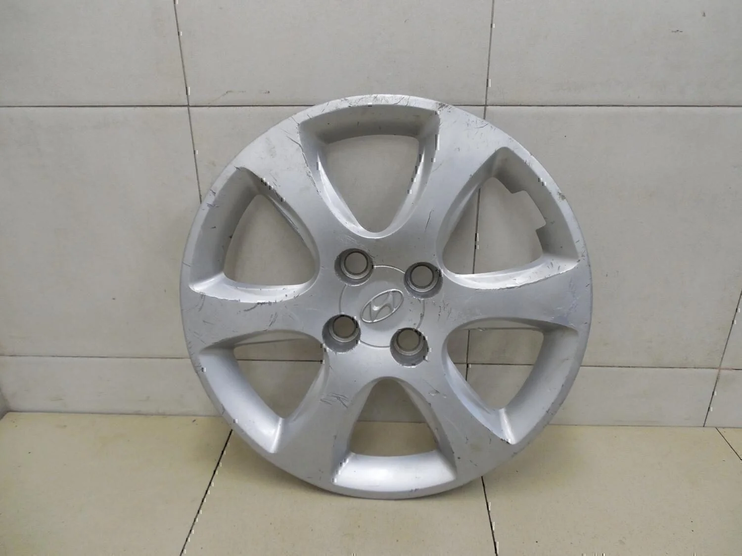 Колпак декоративный Hyundai-KIA Solaris 2010-2017 - изображение 1