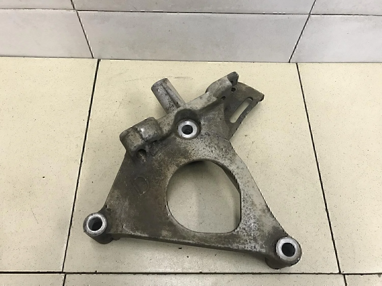 Кронштейн двигателя задний NISSAN Almera N16 2000-2006 - миниатюра 3