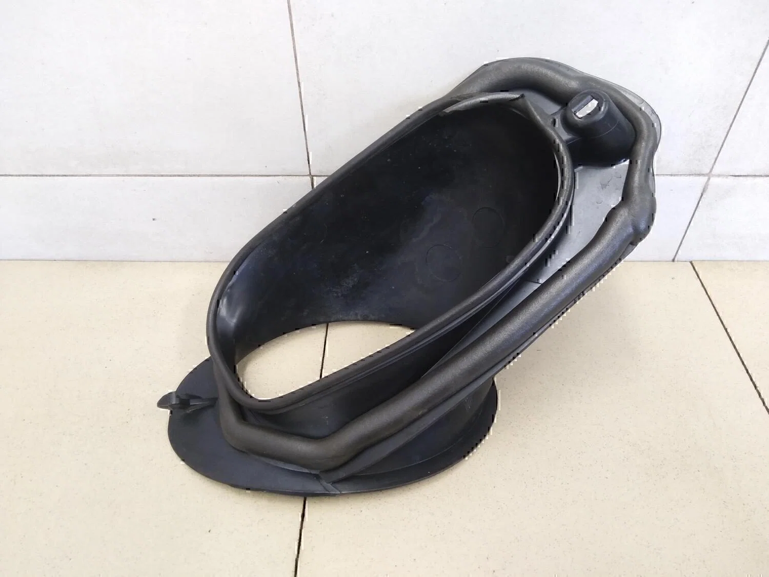 Воздухозаборник (внутри) Peugeot-Citroen C4 2005-2011 - изображение 1