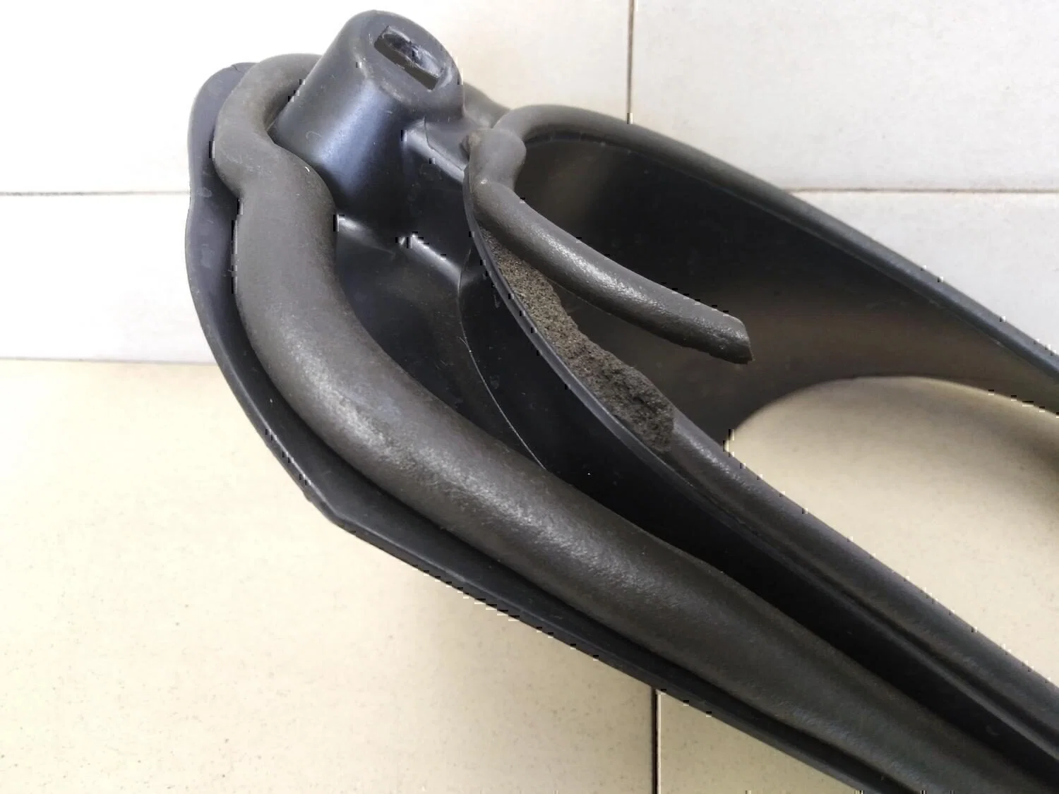 Воздухозаборник (внутри) Peugeot-Citroen C4 2005-2011 - миниатюра 3