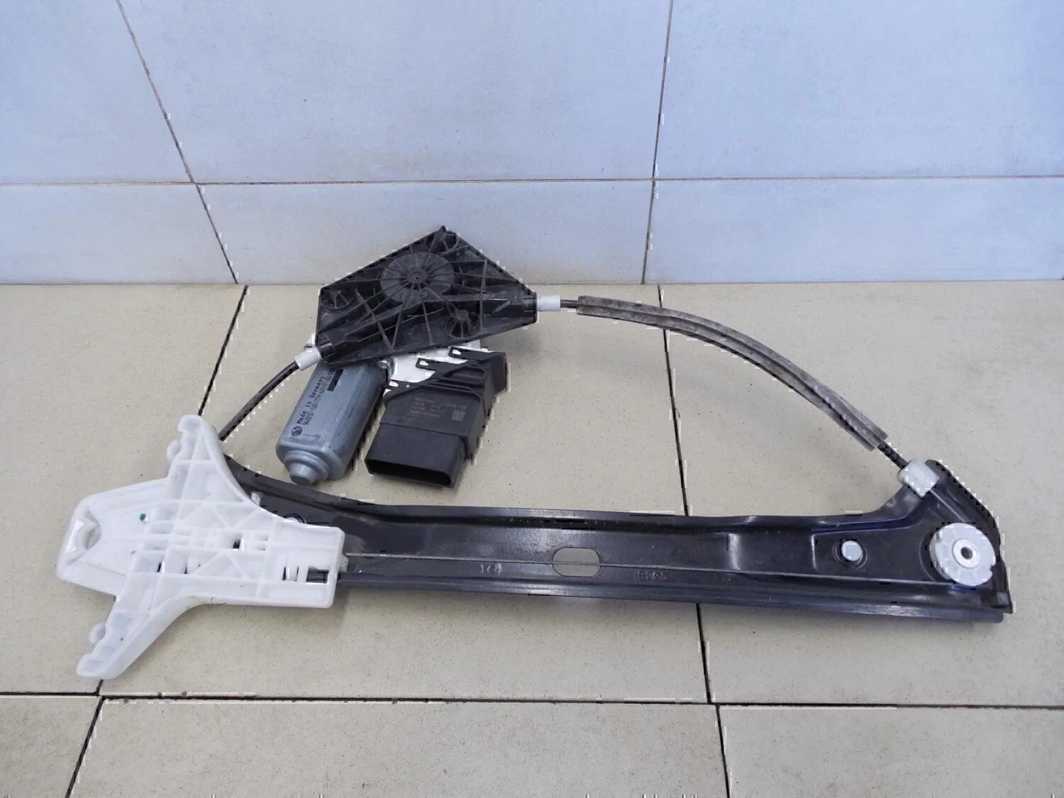 Стеклоподъемник электр. задний правый VW Jetta 2011> - миниатюра 5