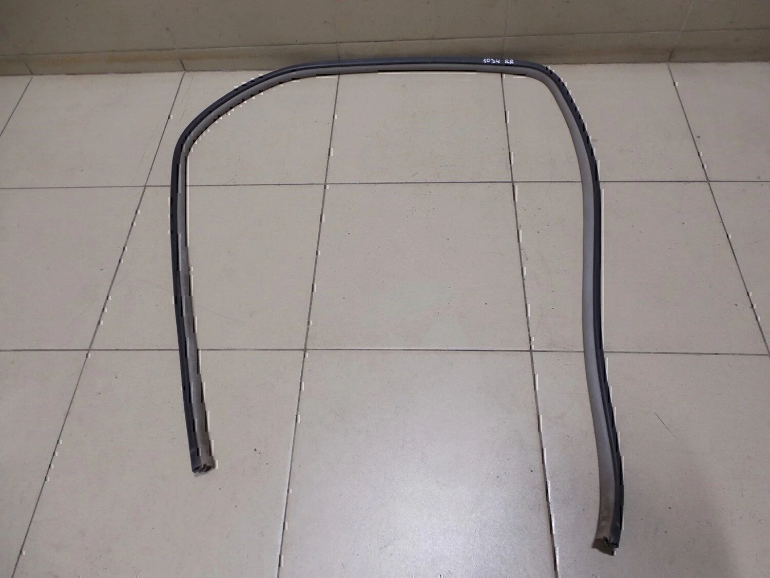 Уплотнитель (внутри) TOYOTA Yaris 2005-2011 - изображение 1