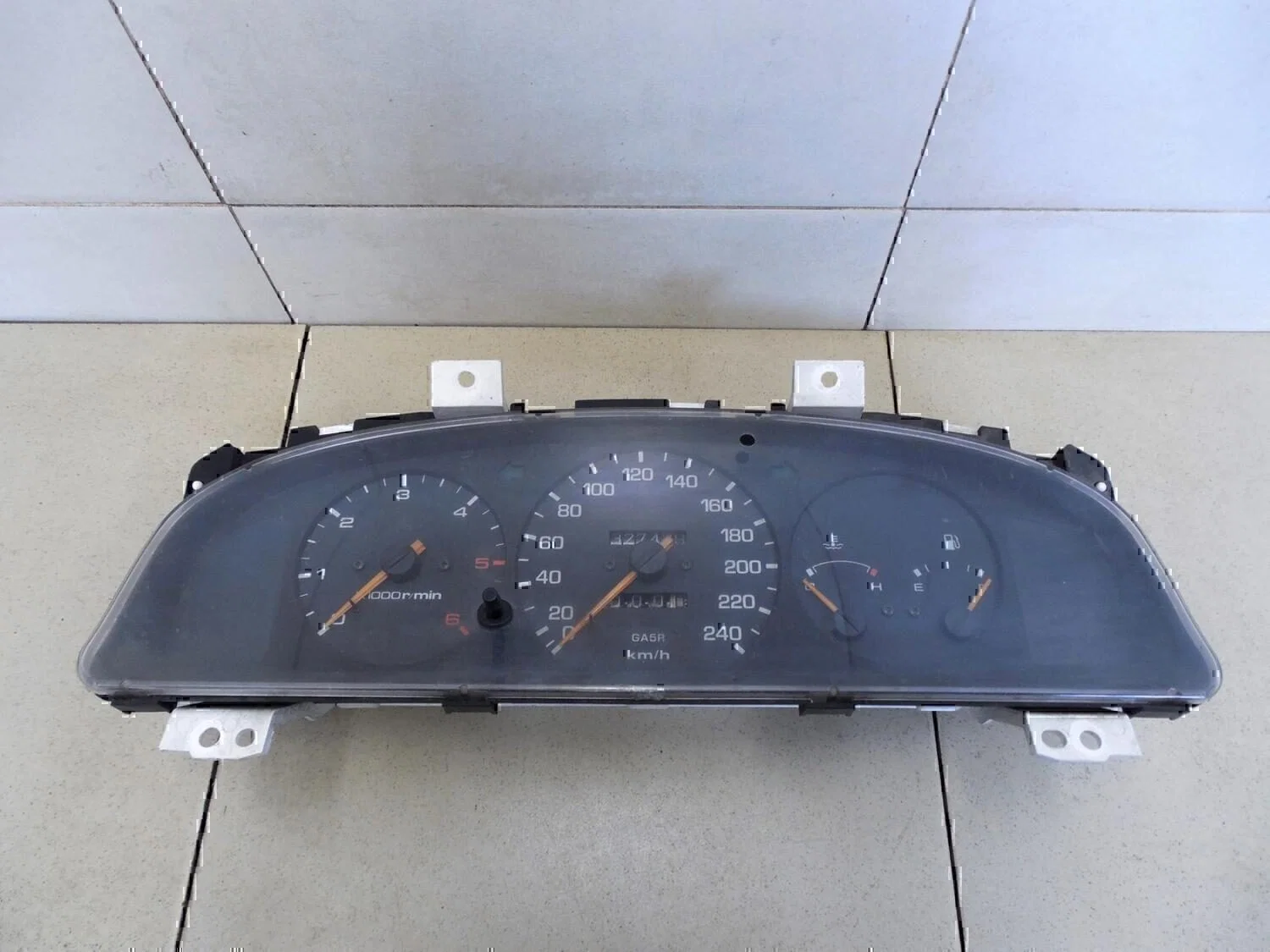 Панель приборов MAZDA 626 (GE) 1992-1997 - изображение 1