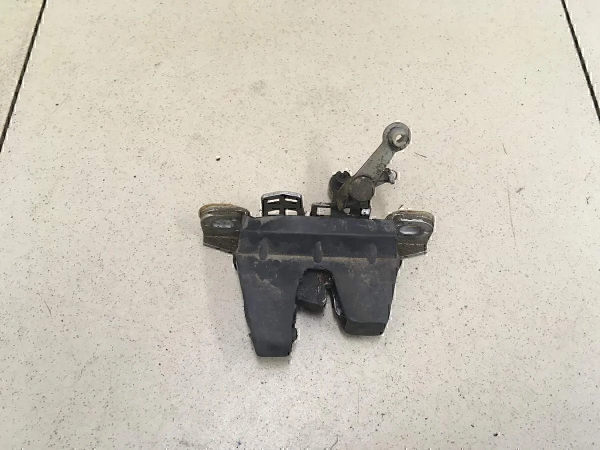 Замок багажника VW Pointer/Golf BR 2004-2009 - изображение 1
