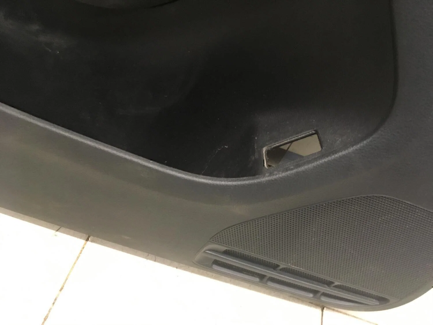 Обшивка двери передней левой VW Jetta 2011> - миниатюра 5