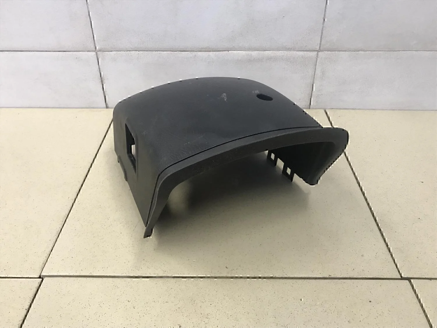 Кожух рулевой колонки нижний Hyundai-KIA Mohave 2009> - миниатюра 2