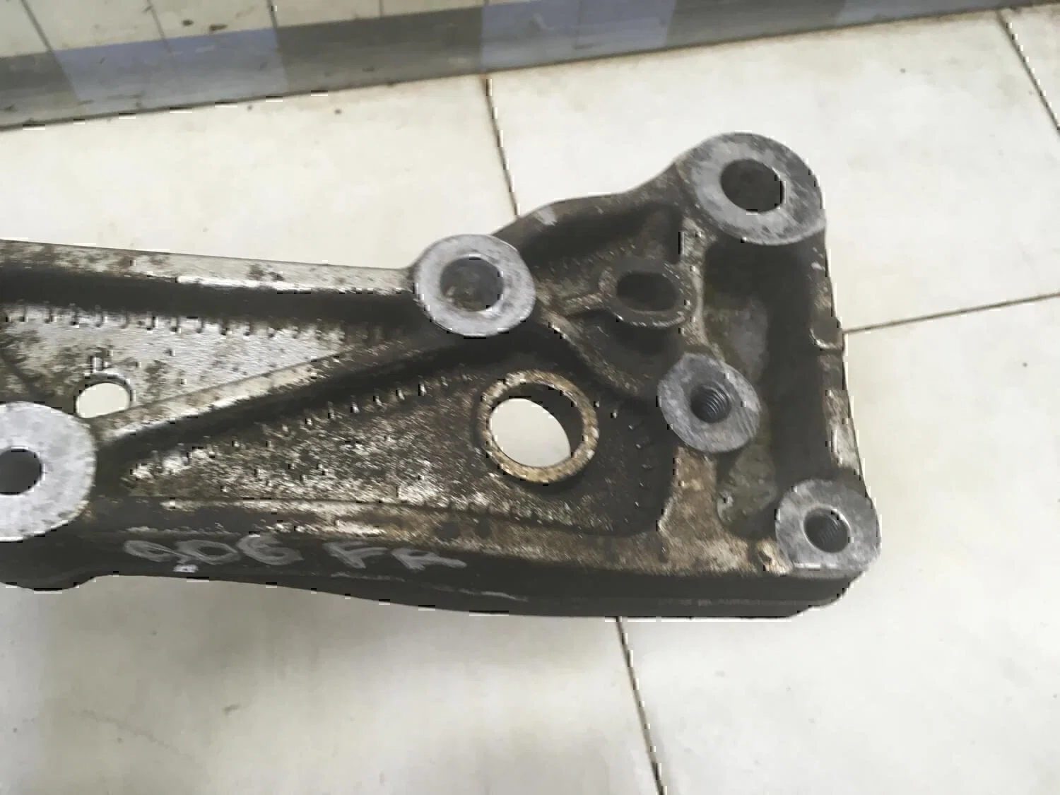 Кронштейн переднего рычага VW Touran 2003-2010 - миниатюра 5