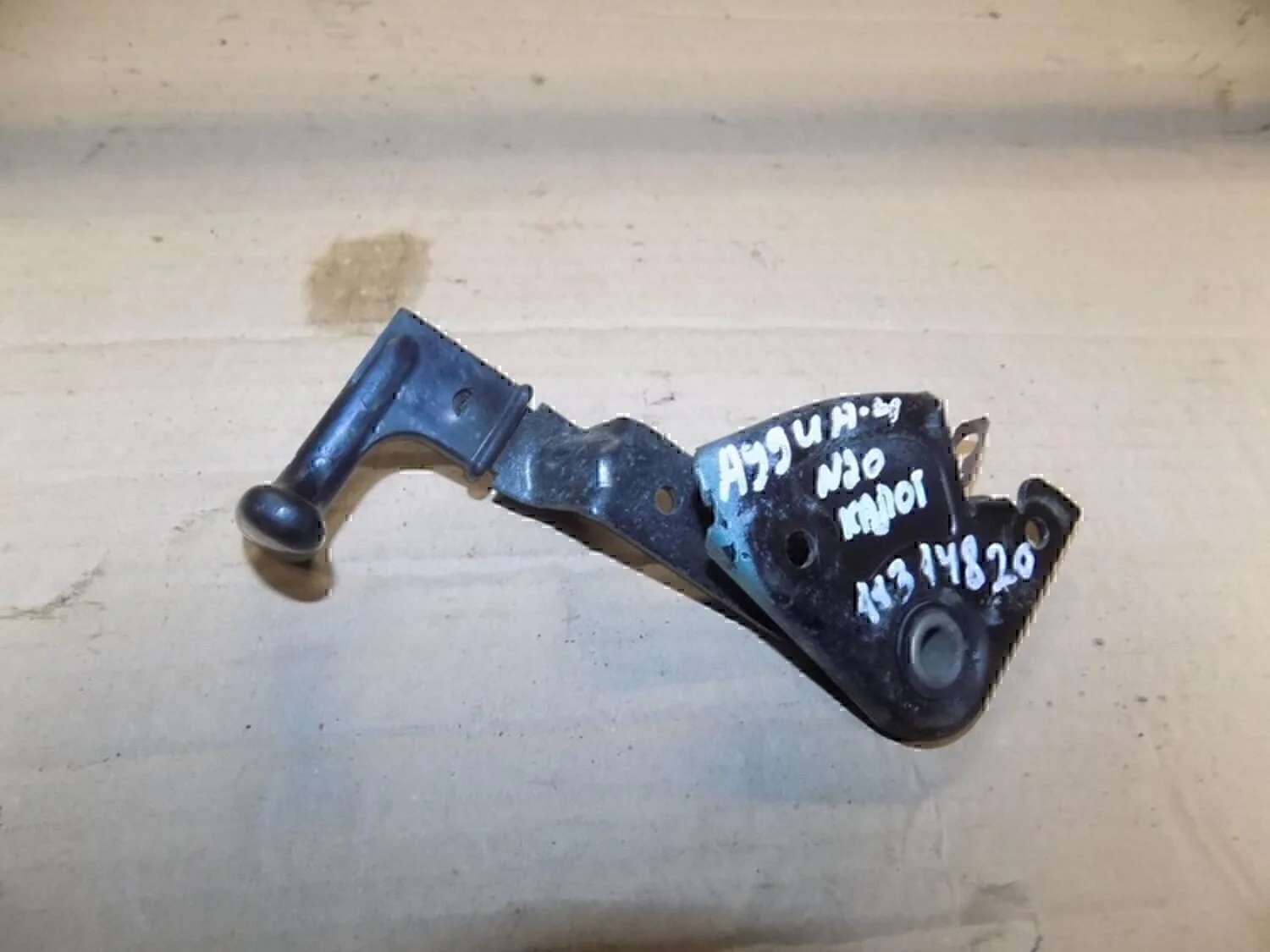 Ручка открывания капота Audi A4 [B5] 1994-2000 - миниатюра 2