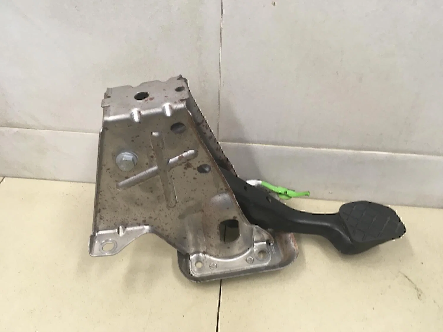 Педаль тормоза Audi Touran 2003-2010 - миниатюра 5