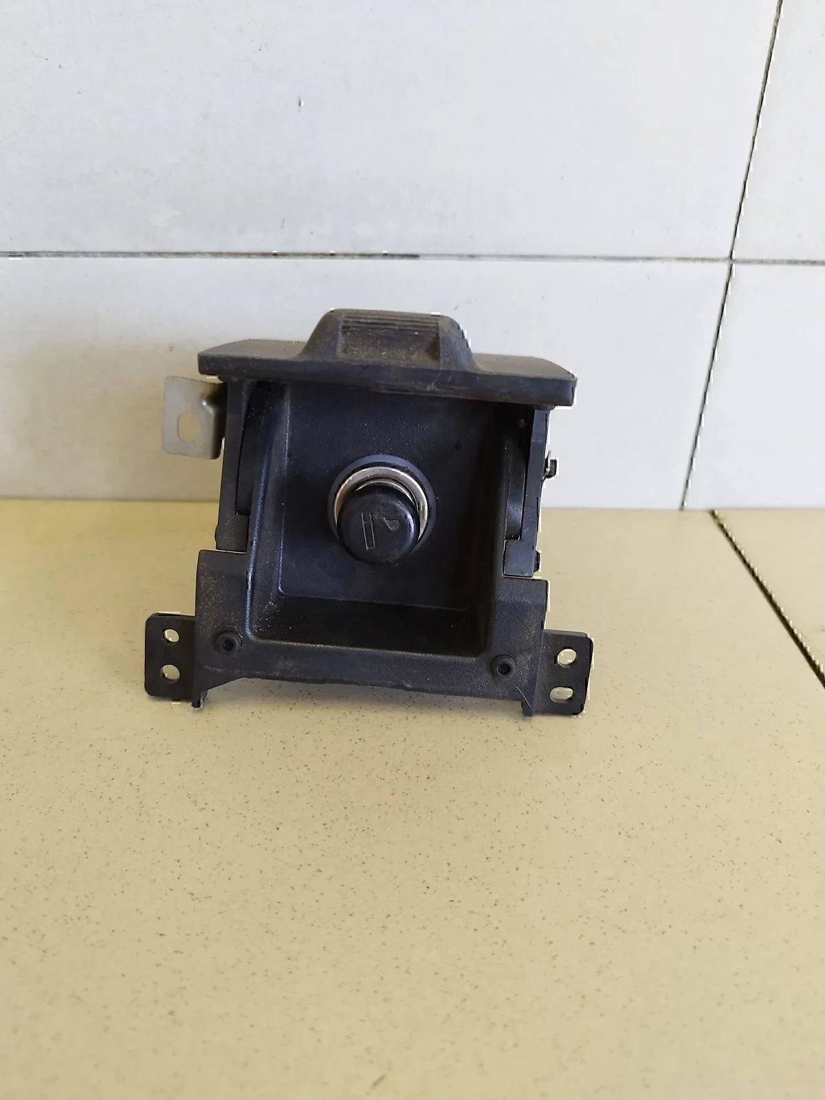 Пепельница передняя MITSUBISHI Pajero/Montero (V8, V9) 2007> - миниатюра 2