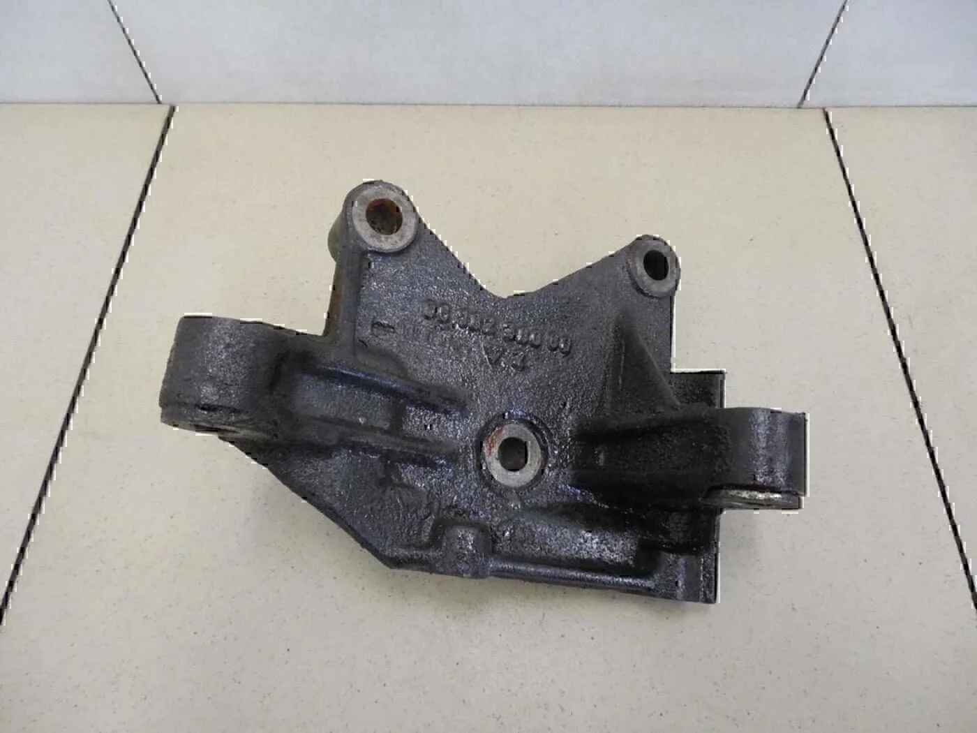 Кронштейн генератора Peugeot-Citroen C5 2001-2005 - изображение 1