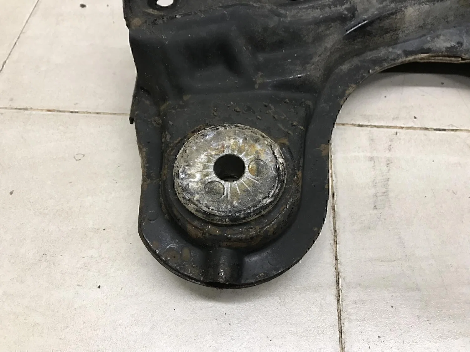Балка подмоторная Audi A3 (8L1) 1996-2003 - миниатюра 2