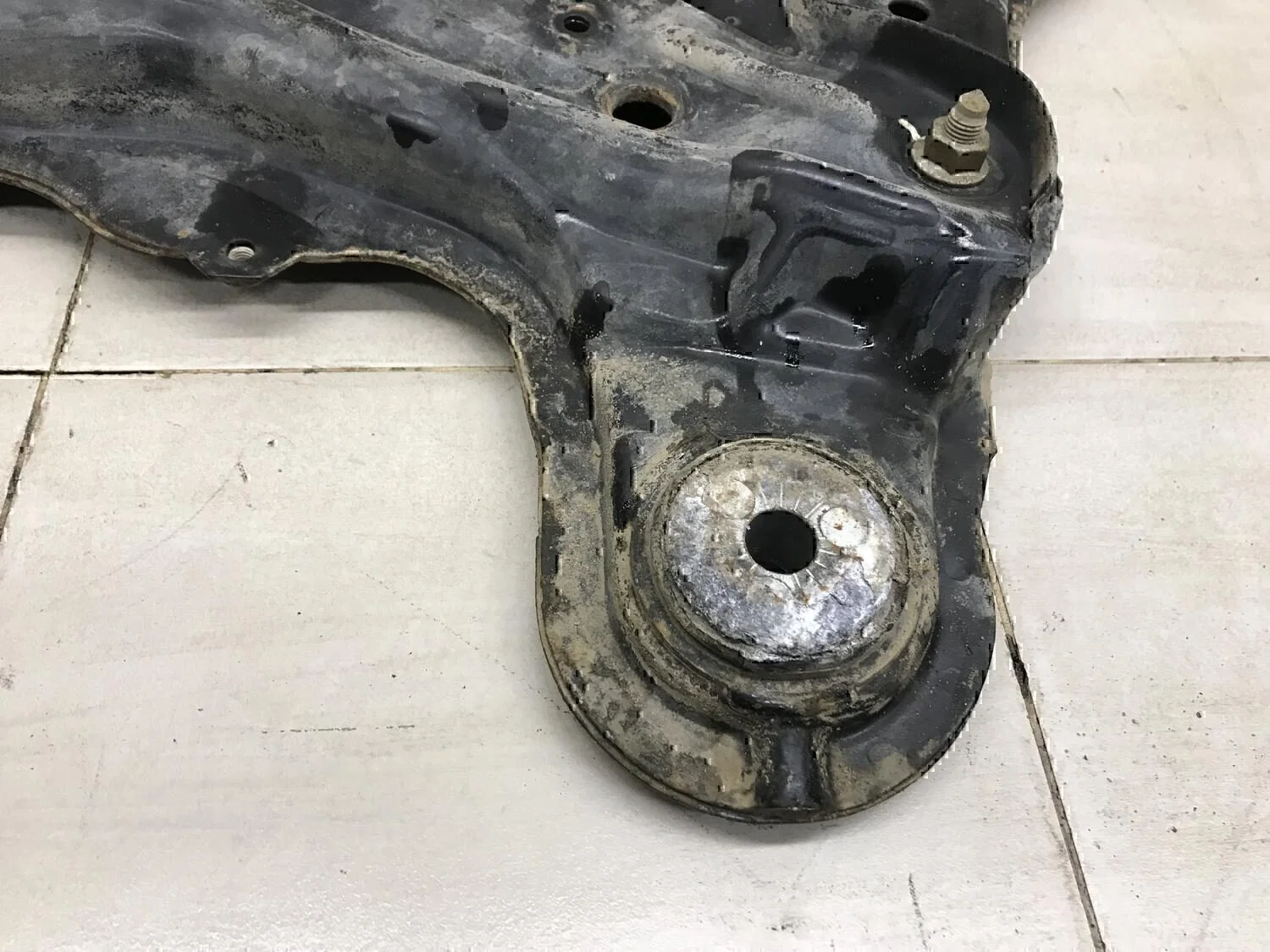Балка подмоторная Audi A3 (8L1) 1996-2003 - миниатюра 3