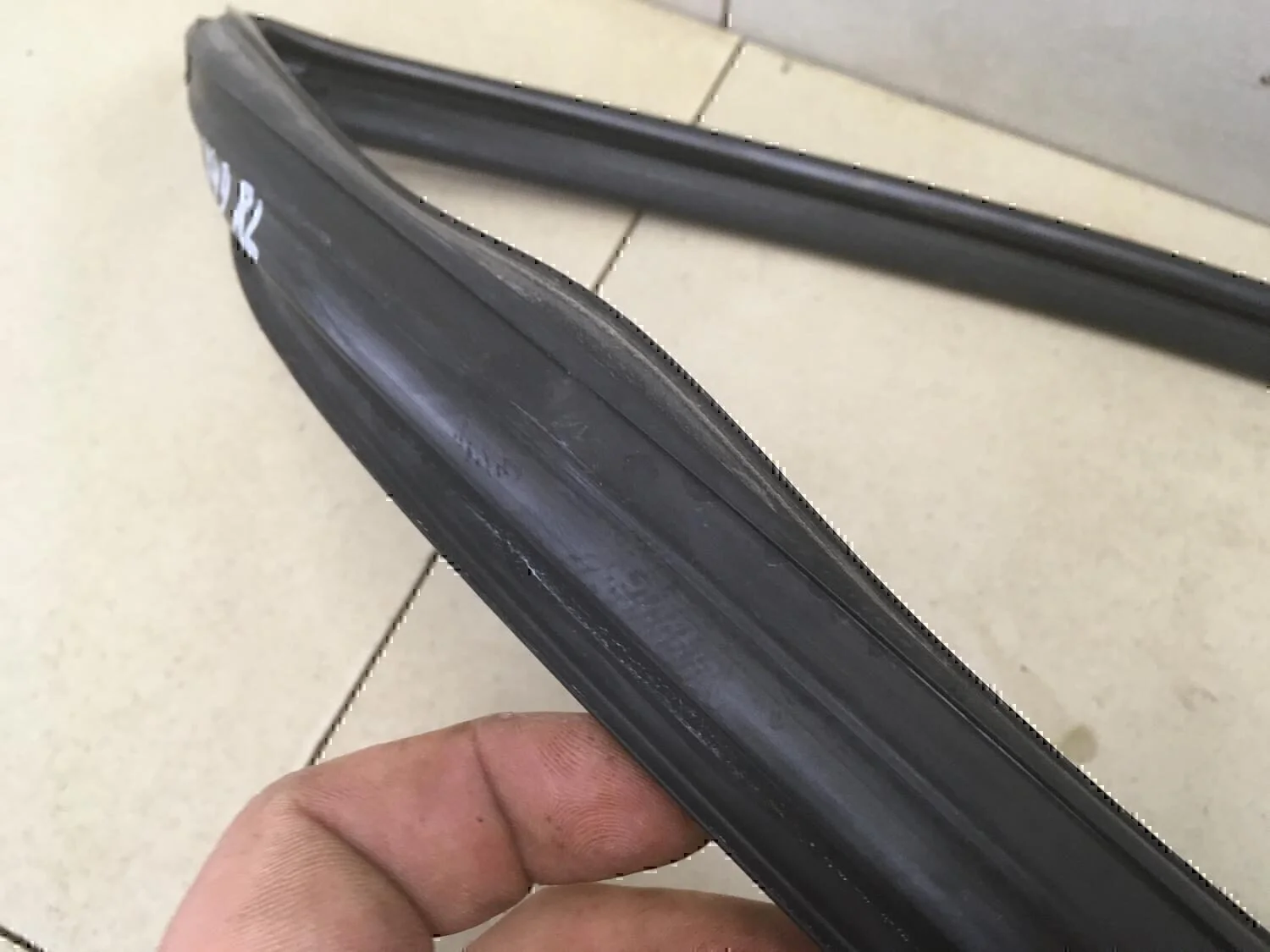 Уплотнитель стекла двери Hyundai-KIA Elantra 2006-2011 - миниатюра 3