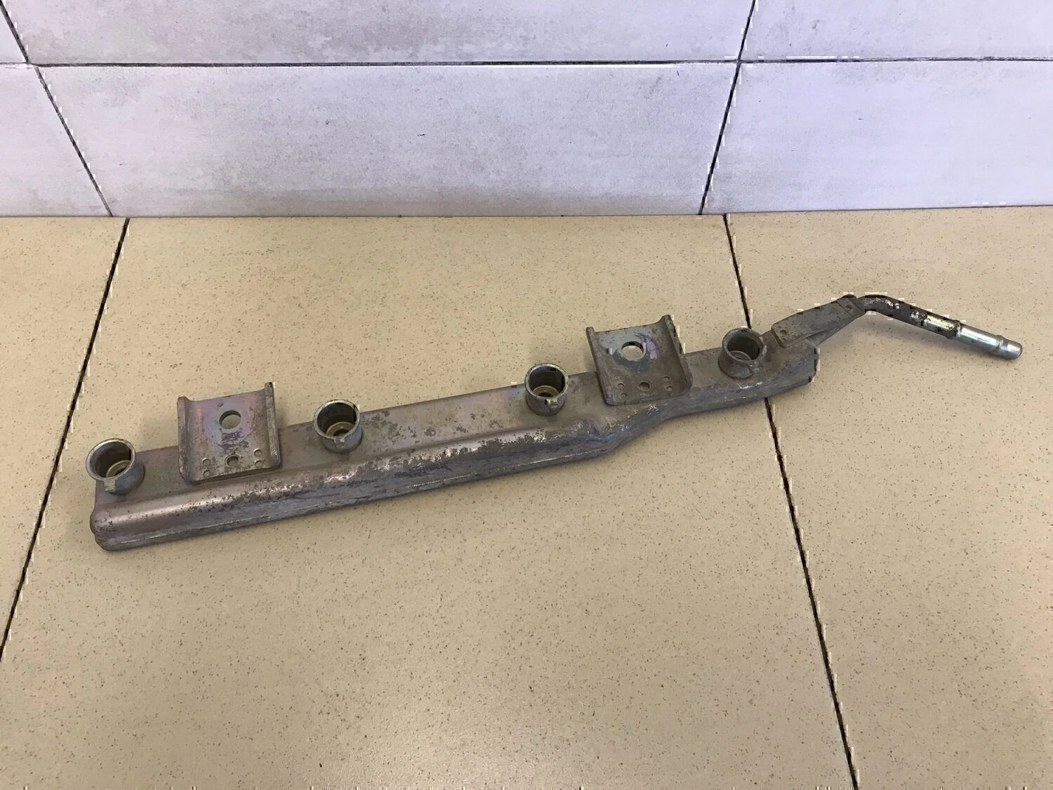 Рейка топливная (рампа) NISSAN Almera N16 2000-2006 - миниатюра 2