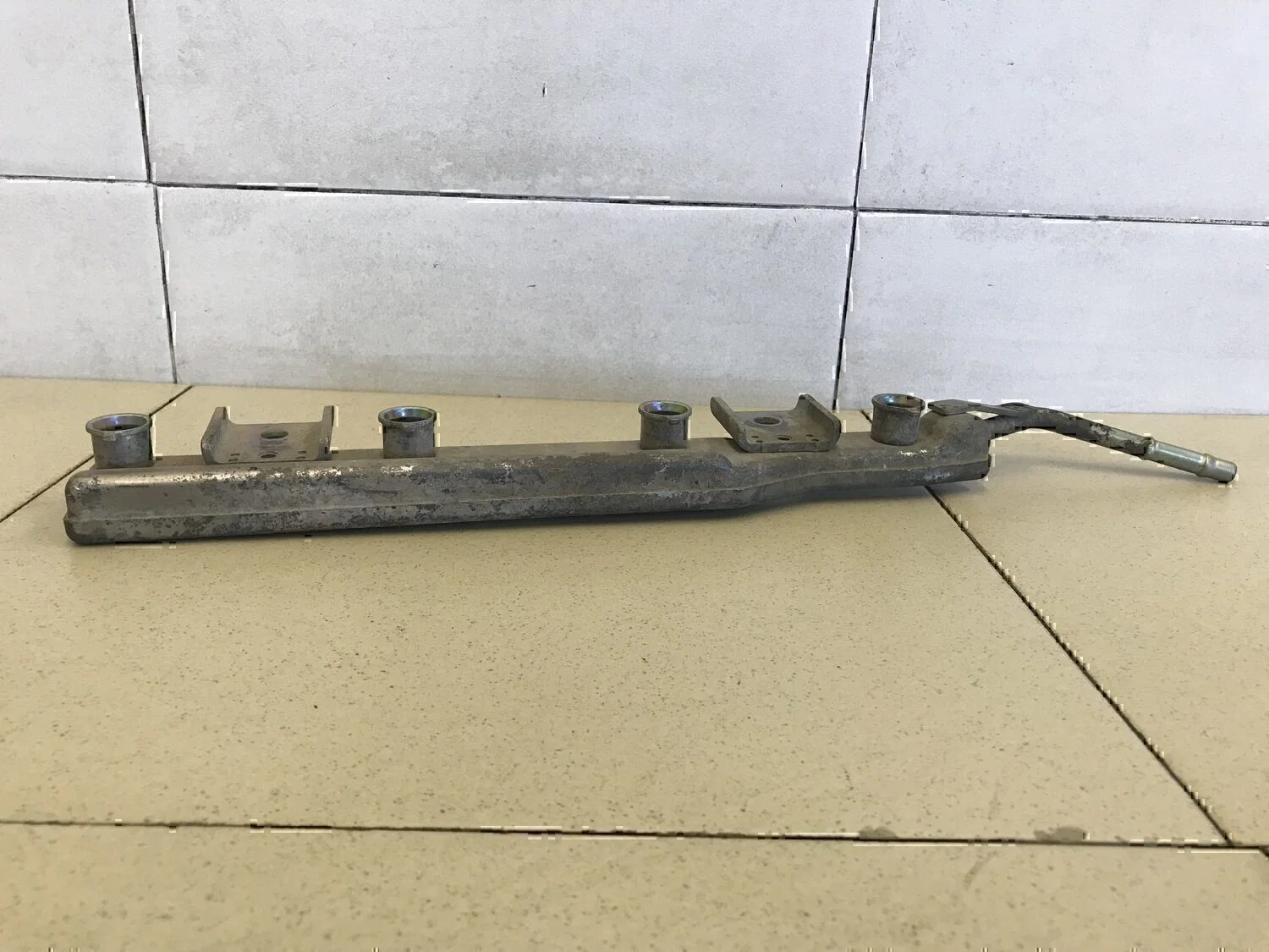 Рейка топливная (рампа) NISSAN Almera N16 2000-2006 - миниатюра 3