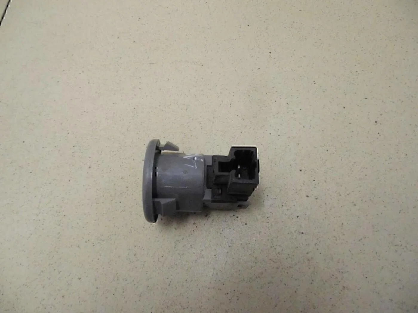 Кнопка открывания багажника Chevrolet Lacetti 2003-2013 - миниатюра 2