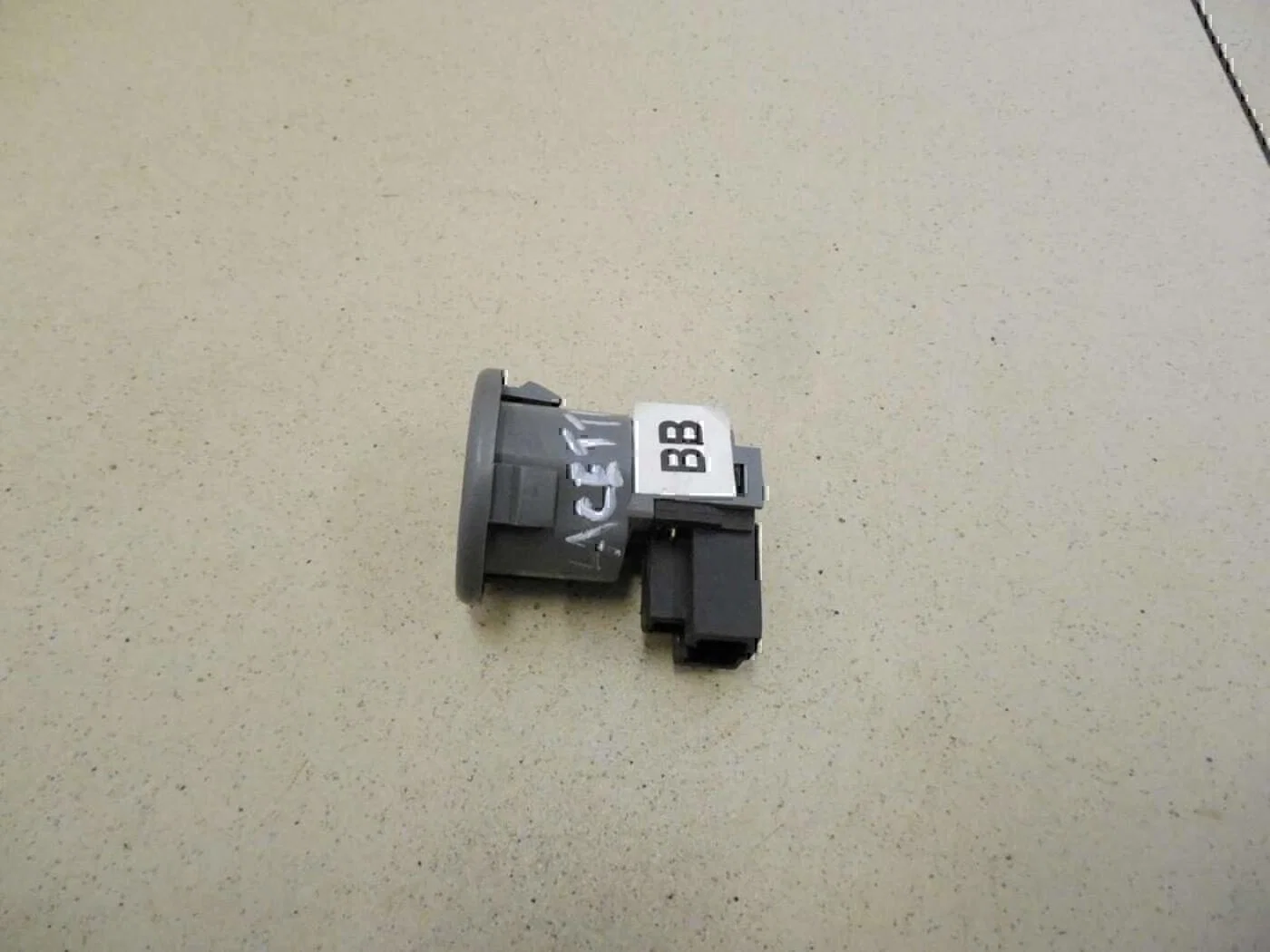 Кнопка открывания багажника Chevrolet Lacetti 2003-2013 - миниатюра 4
