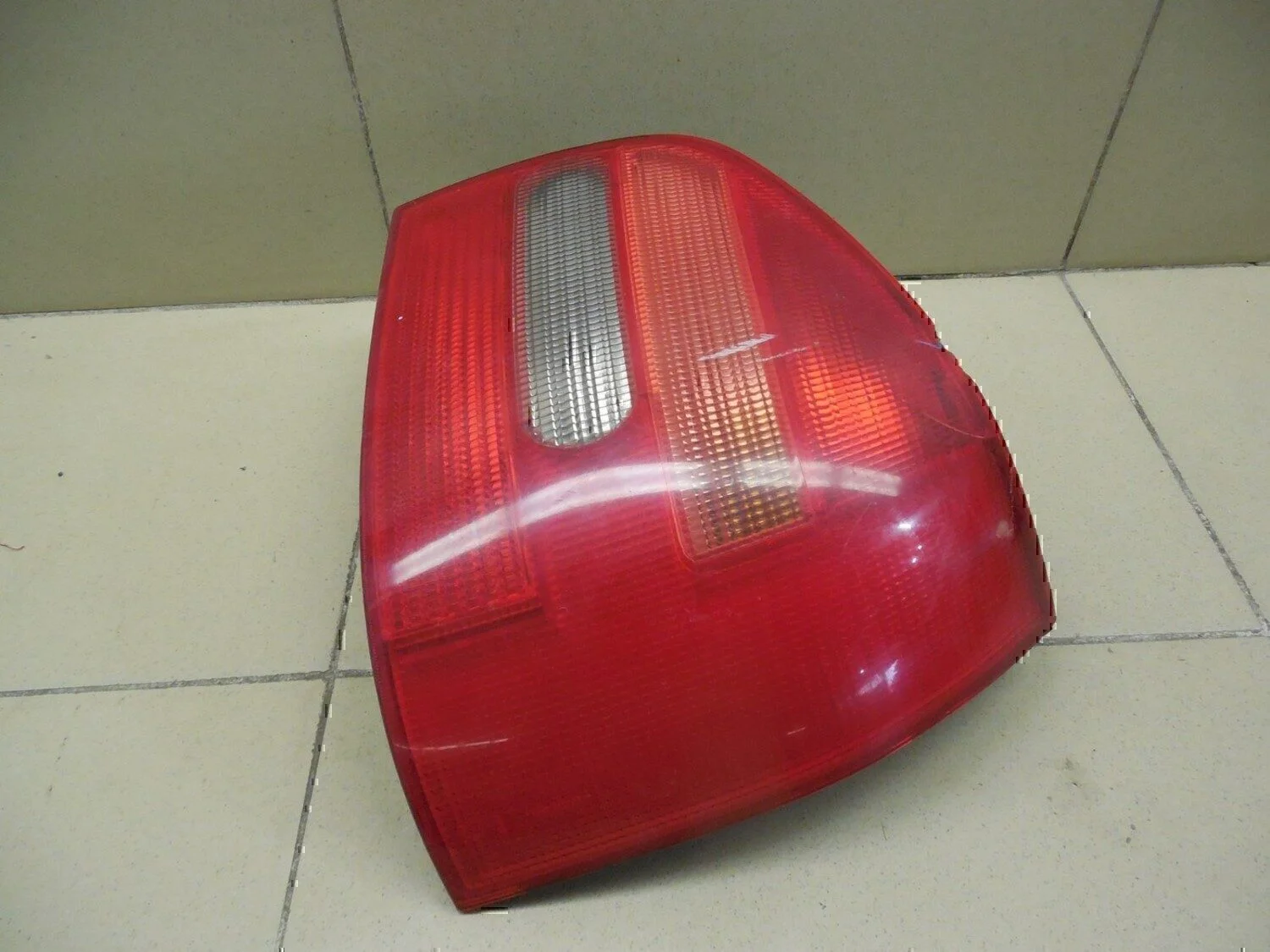 Фонарь задний правый Audi A3 (8L1) 1996-2003 - миниатюра 6
