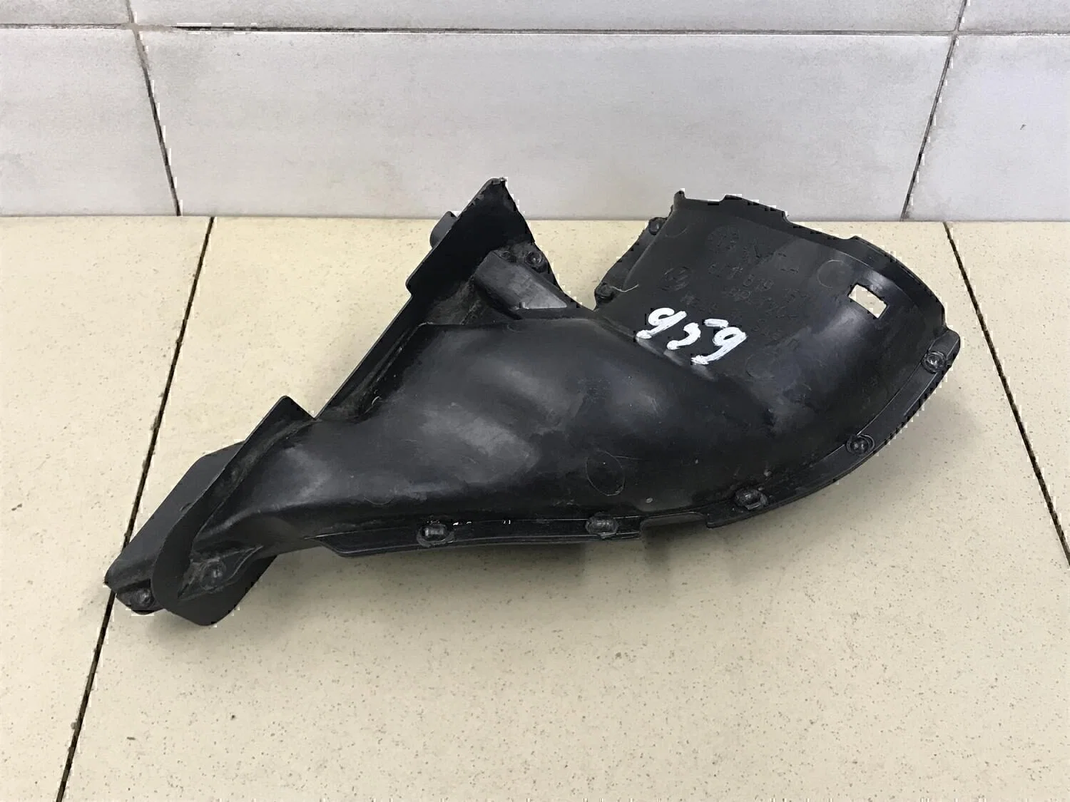 Воздухозаборник (внутри) Audi Fabia 2007-2015 - миниатюра 2