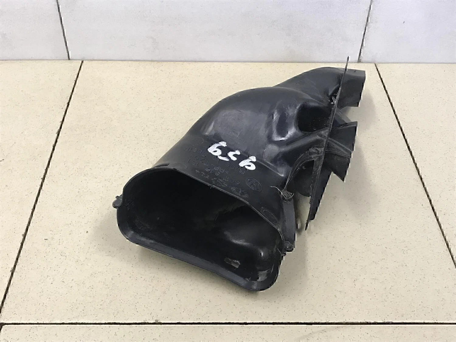 Воздухозаборник (внутри) Audi Fabia 2007-2015 - миниатюра 3