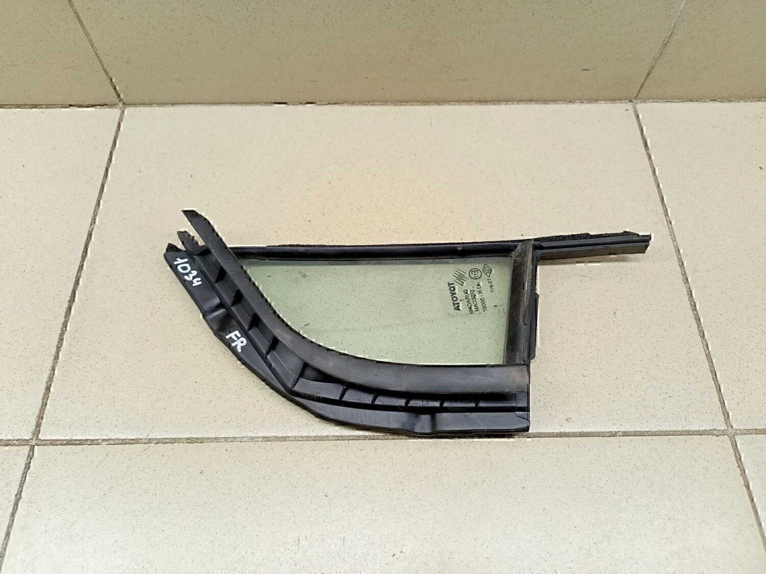 Стекло двери передней правой (форточка) TOYOTA Yaris 2005-2011 - миниатюра 3