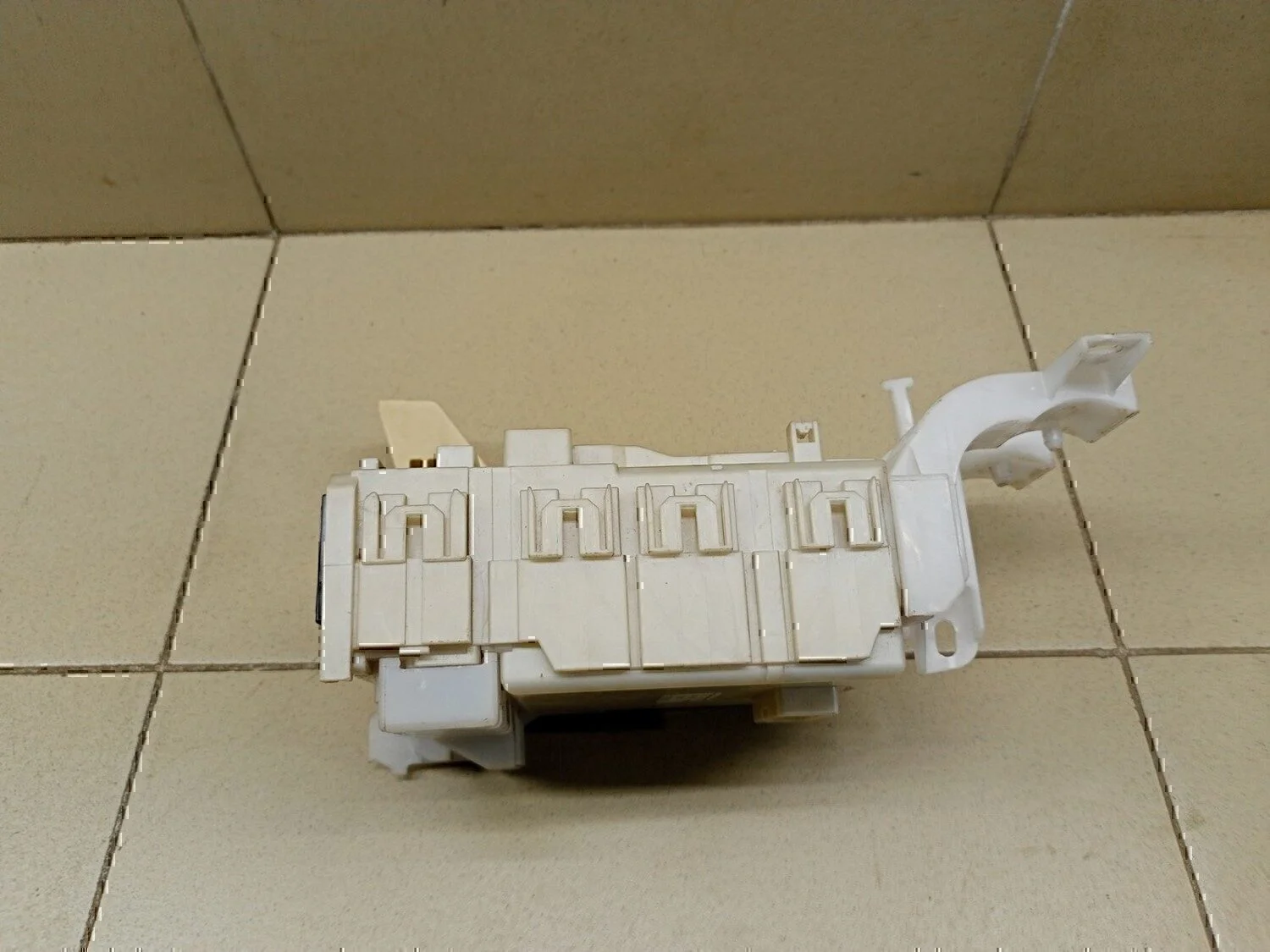Блок предохранителей TOYOTA Yaris 2005-2011 - миниатюра 7