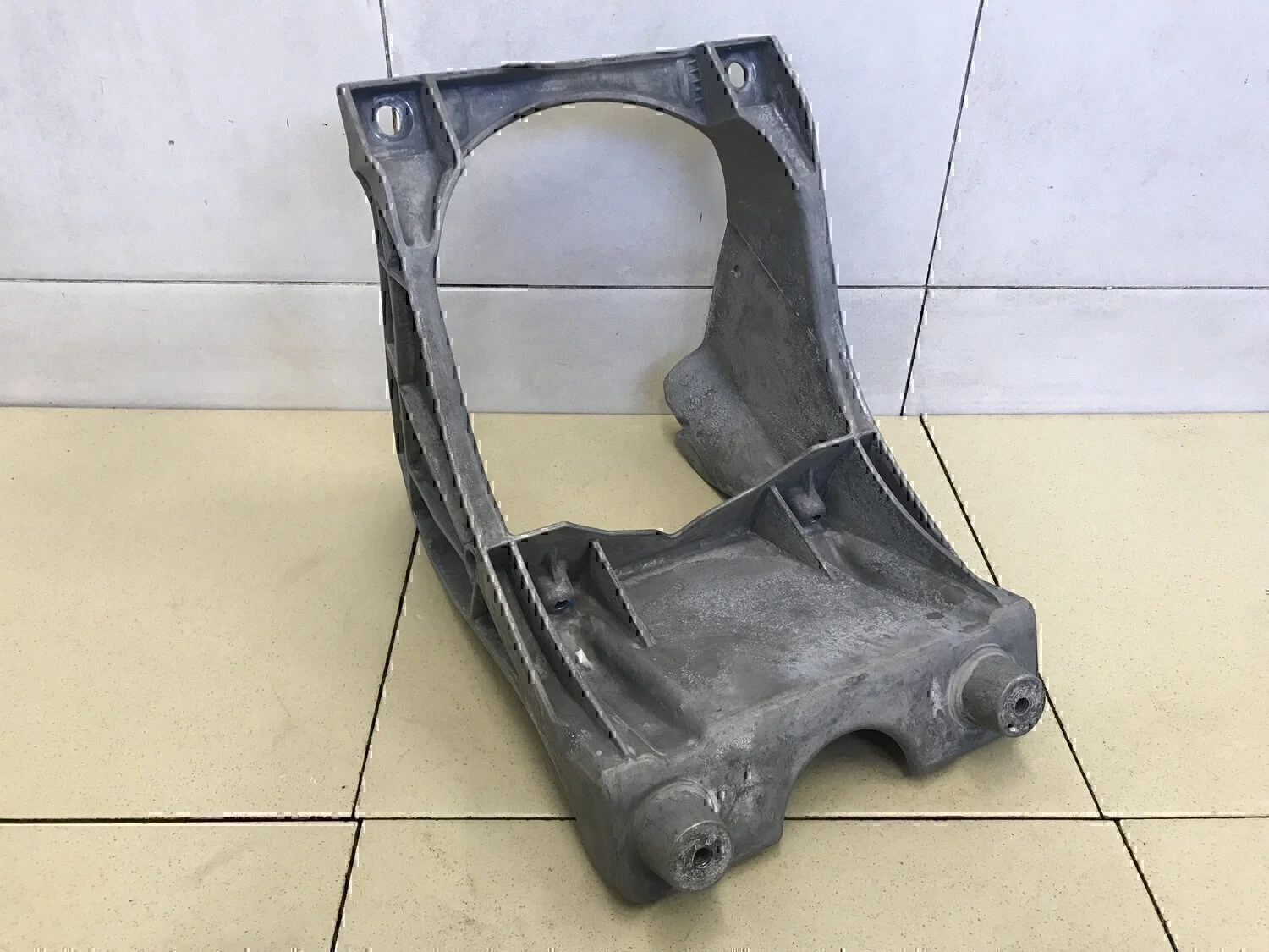 Кронштейн рулевой колонки VOLVO S40 2004-2012 - изображение 1
