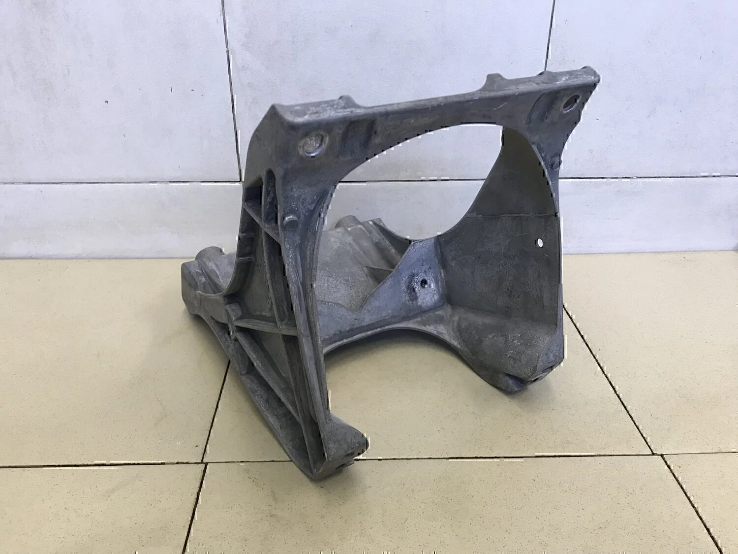 Кронштейн рулевой колонки VOLVO S40 2004-2012 - миниатюра 2