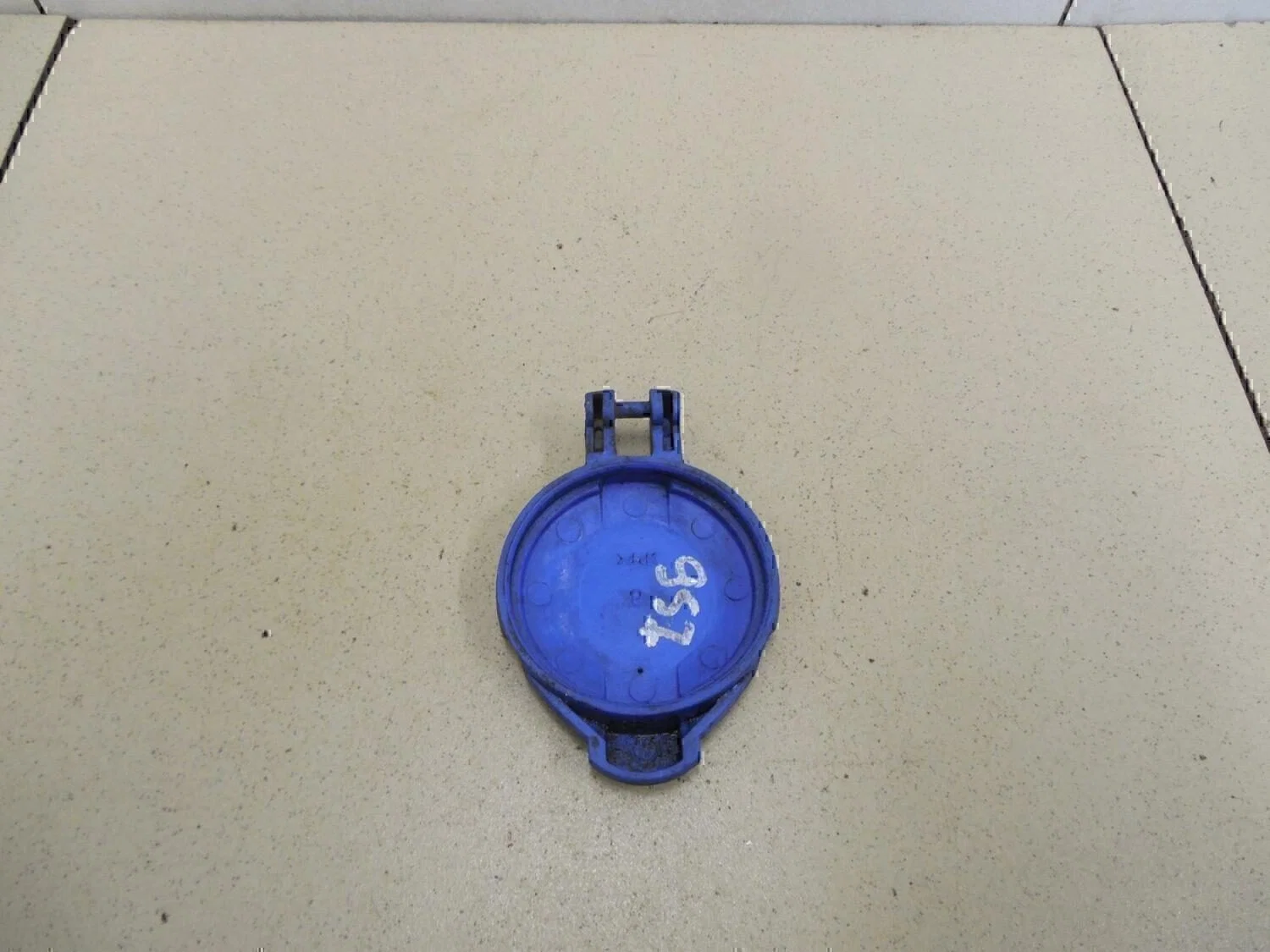 Крышка бачка омывателя Hyundai-KIA Elantra 2000-2005 - миниатюра 2