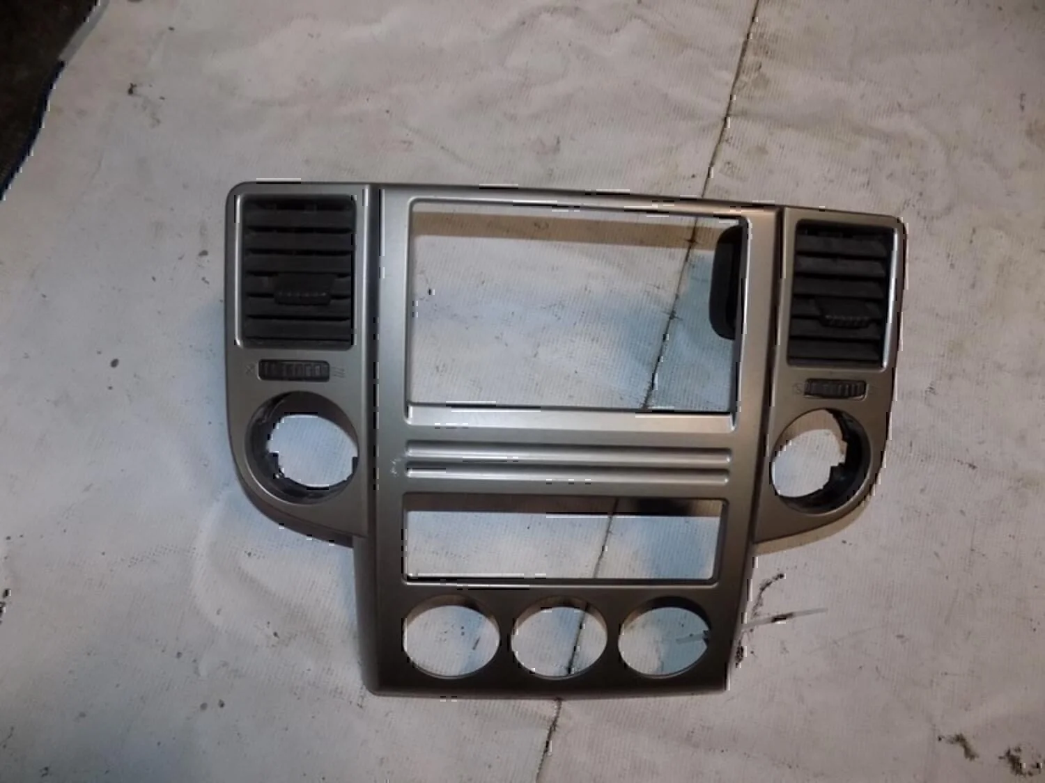 Консоль NISSAN X-Trail (T30) 2001-2006 - изображение 1