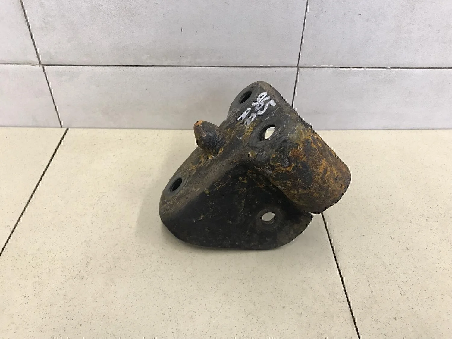 Кронштейн задней балки FORD Fusion 2002-2012 - миниатюра 2