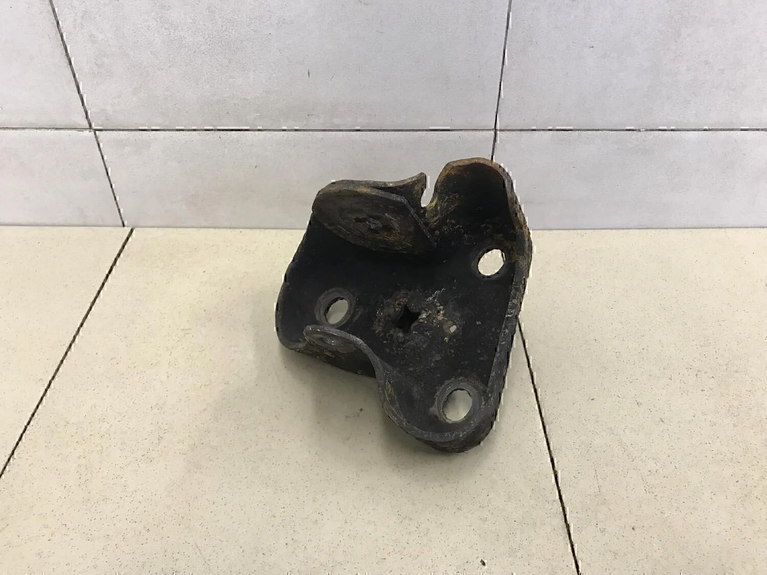 Кронштейн задней балки FORD Fusion 2002-2012 - миниатюра 4