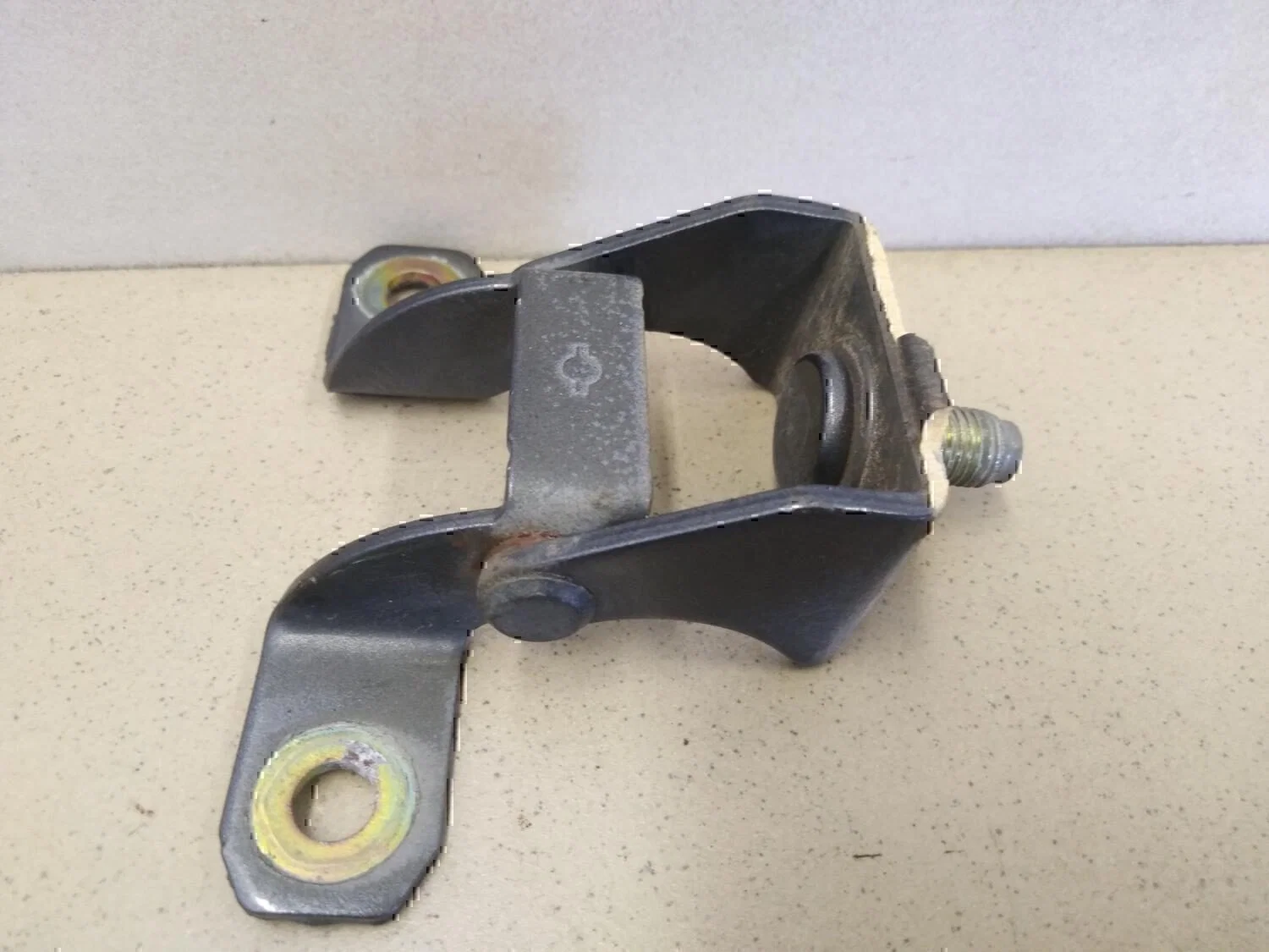 Петля двери багажника NISSAN Note (E11) 2006-2013 - изображение 1