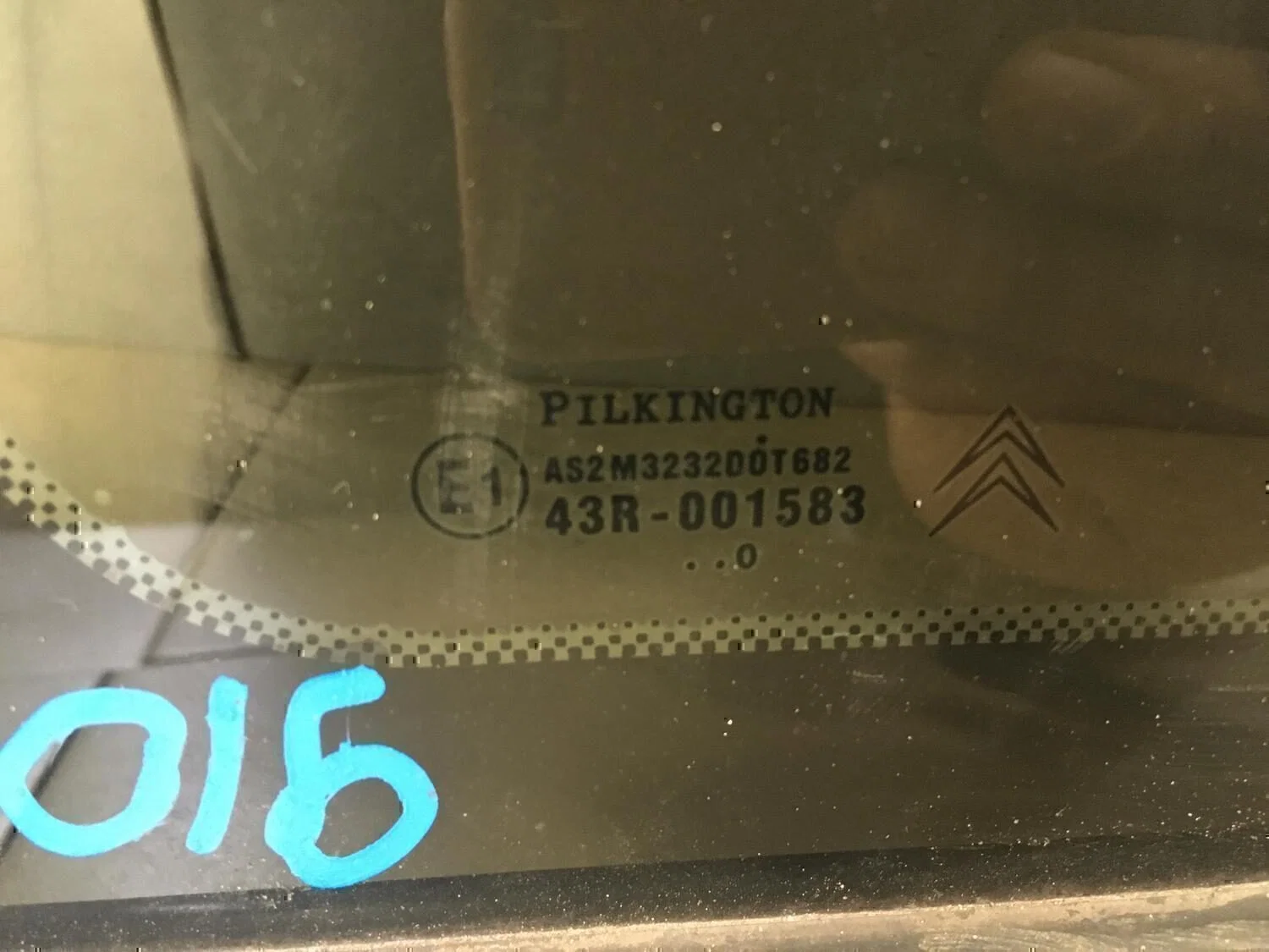 Стекло кузовное глухое левое Peugeot-Citroen C4 2005-2011 - миниатюра 3