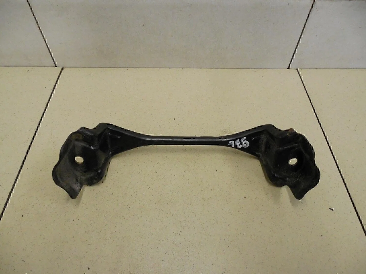 Крепление аккумулятора NISSAN Juke (F15) 2011> - миниатюра 2