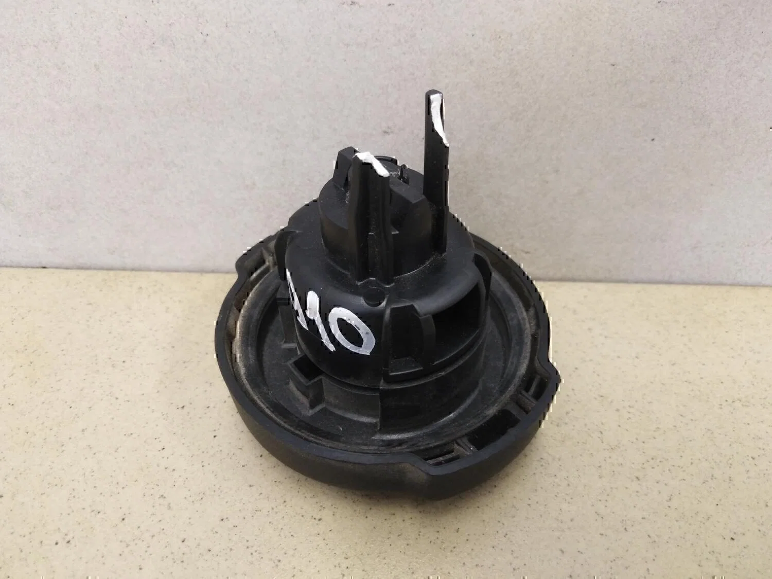 Крышка топливного бака Peugeot-Citroen C4 2005-2011 - миниатюра 2