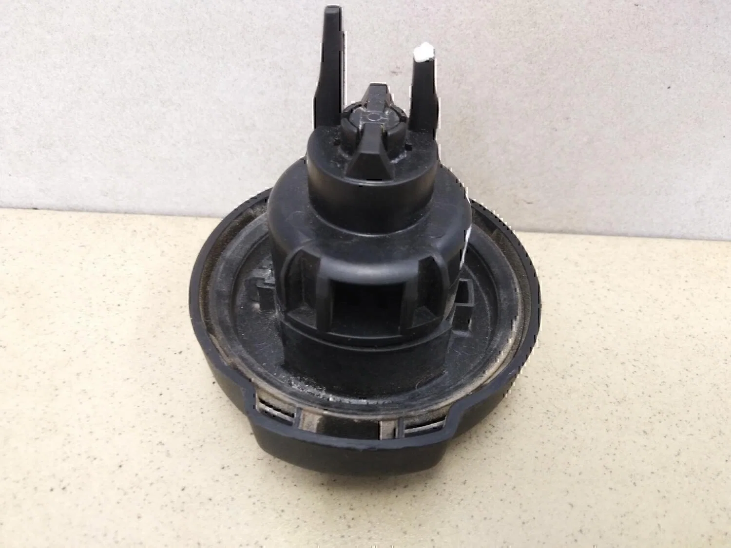 Крышка топливного бака Peugeot-Citroen C4 2005-2011 - миниатюра 3