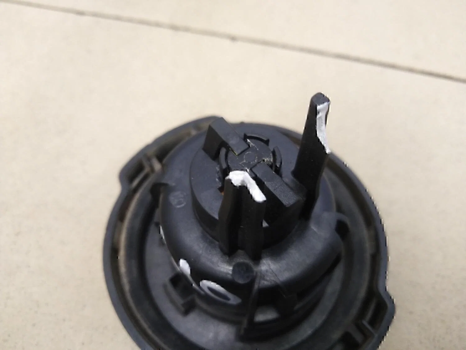 Крышка топливного бака Peugeot-Citroen C4 2005-2011 - миниатюра 4