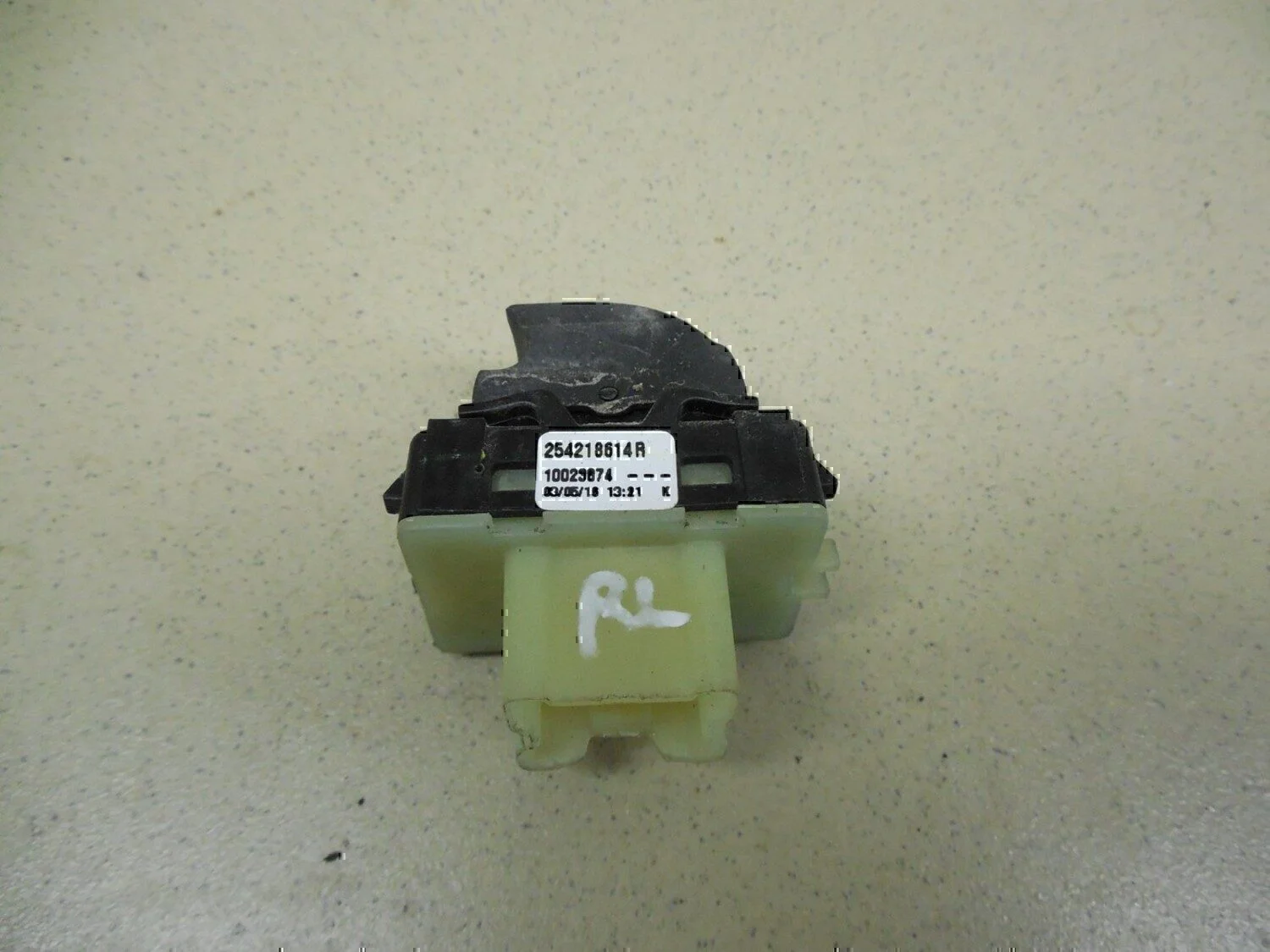Кнопка стеклоподъемника RENAULT Duster 2012> - миниатюра 3